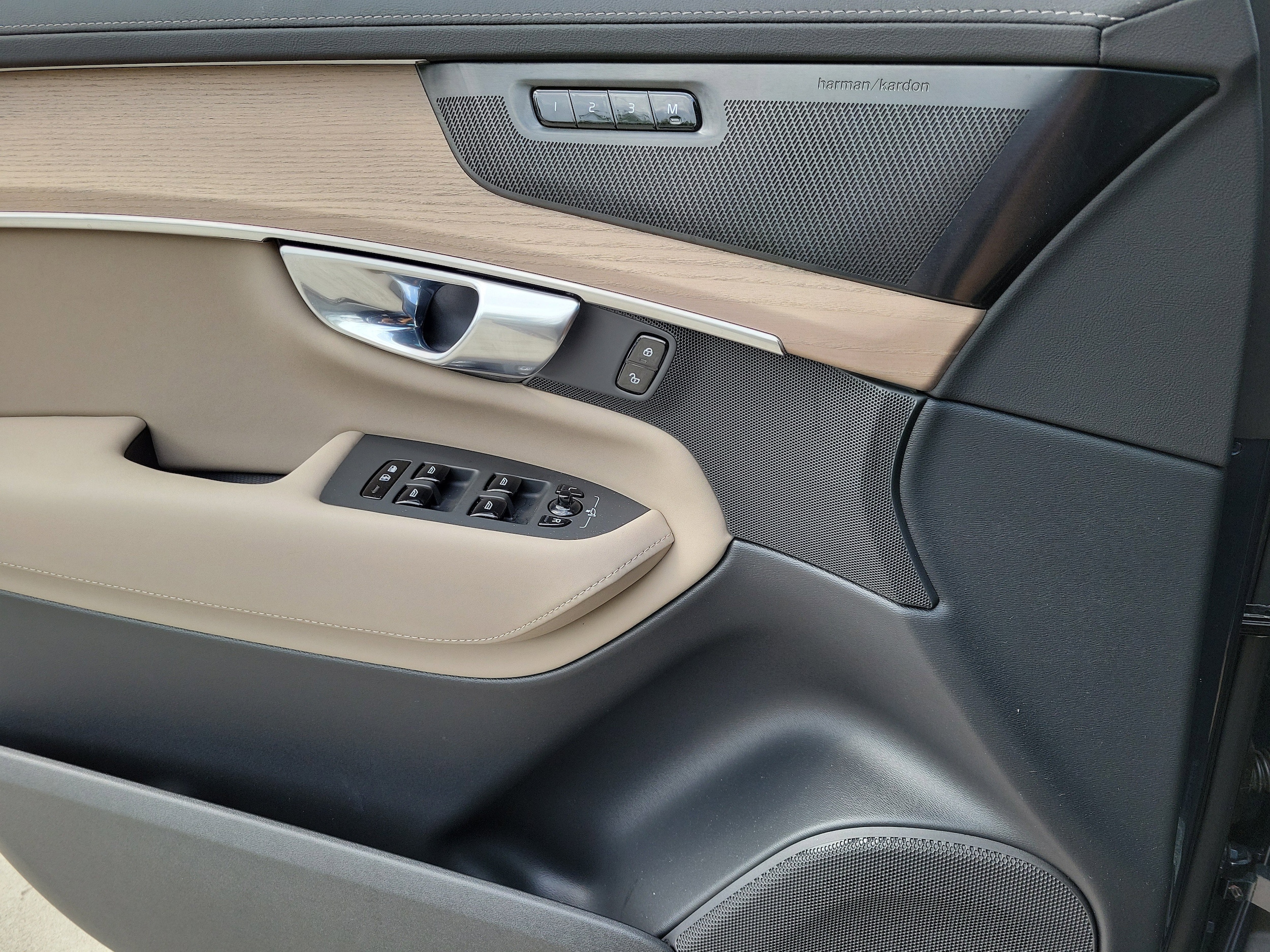 2026 Volvo XC90 Plus - Photo 21