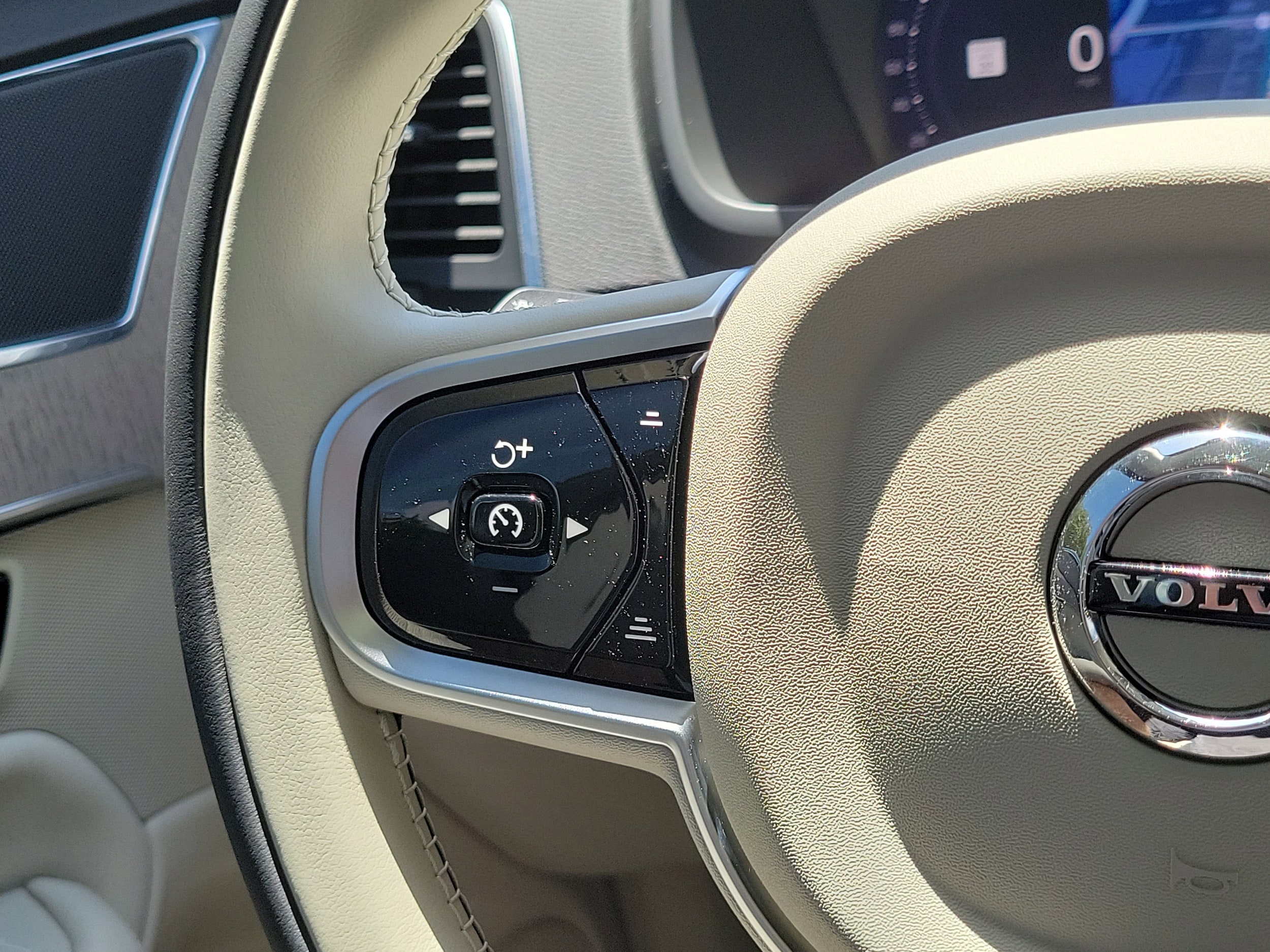 2025 Volvo XC90 Core - Photo 26