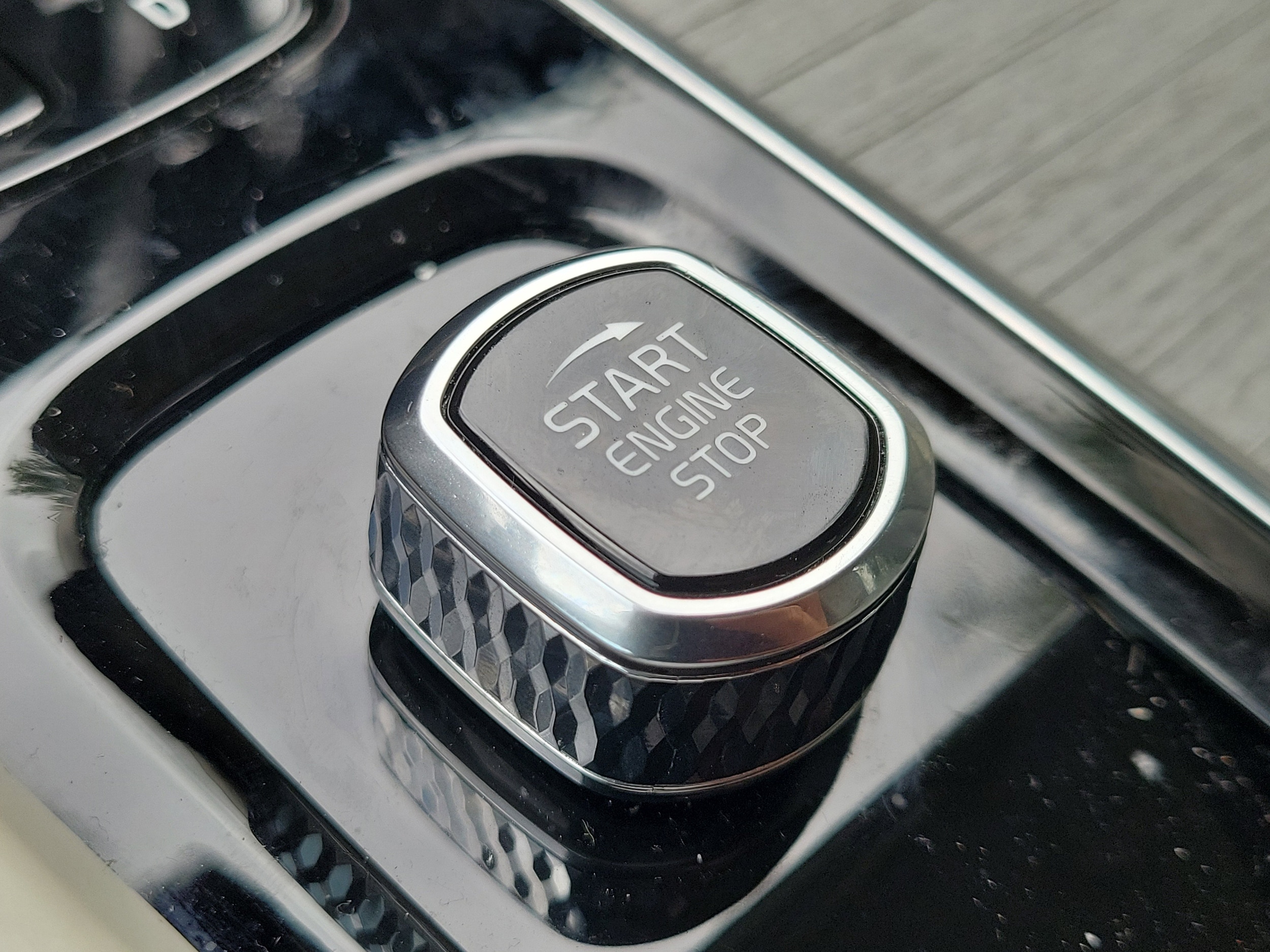 2024 Volvo XC60 Plus - Photo 28