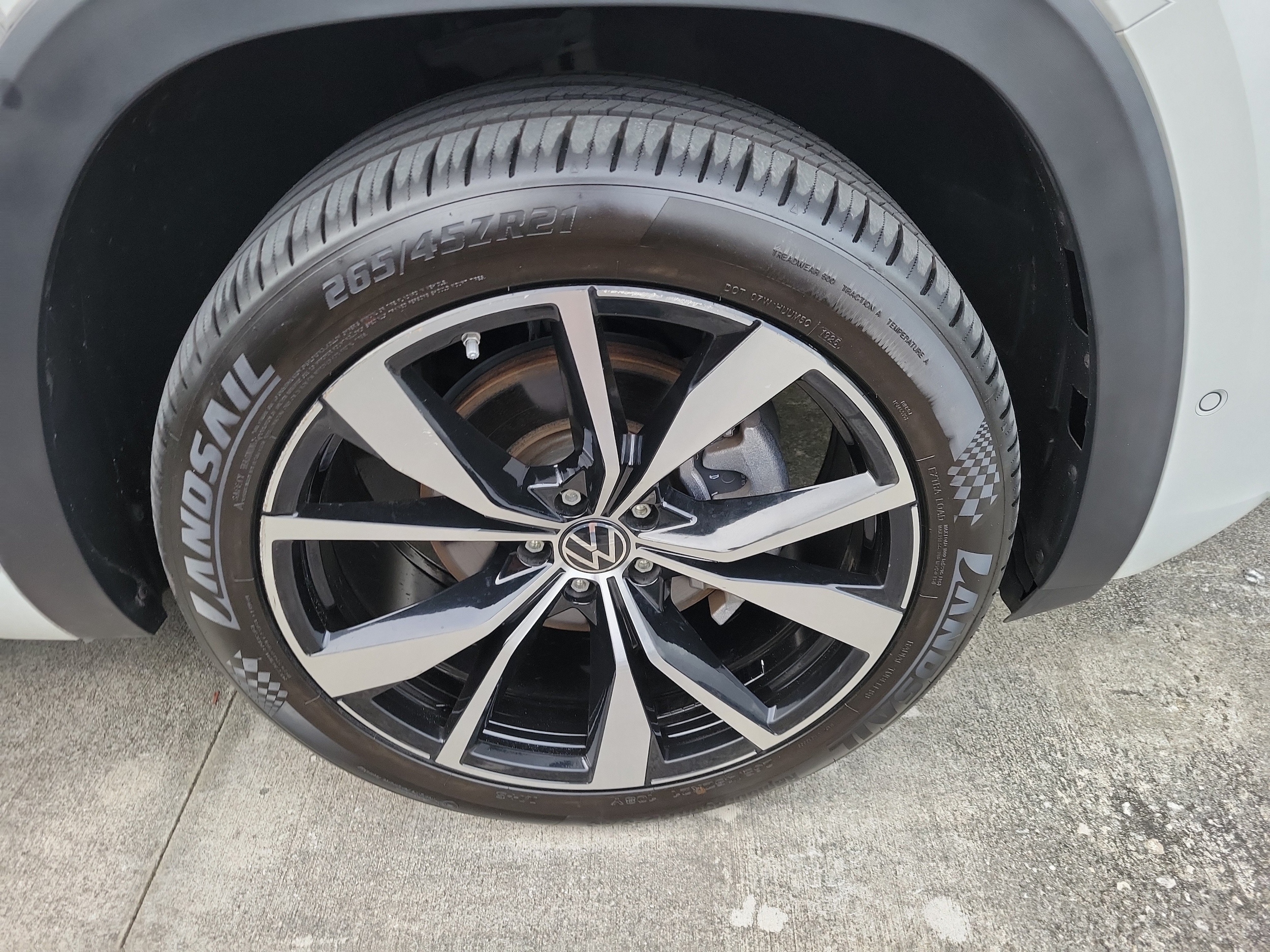 2024 Volkswagen Atlas SEL Premium R-Line - Photo 11
