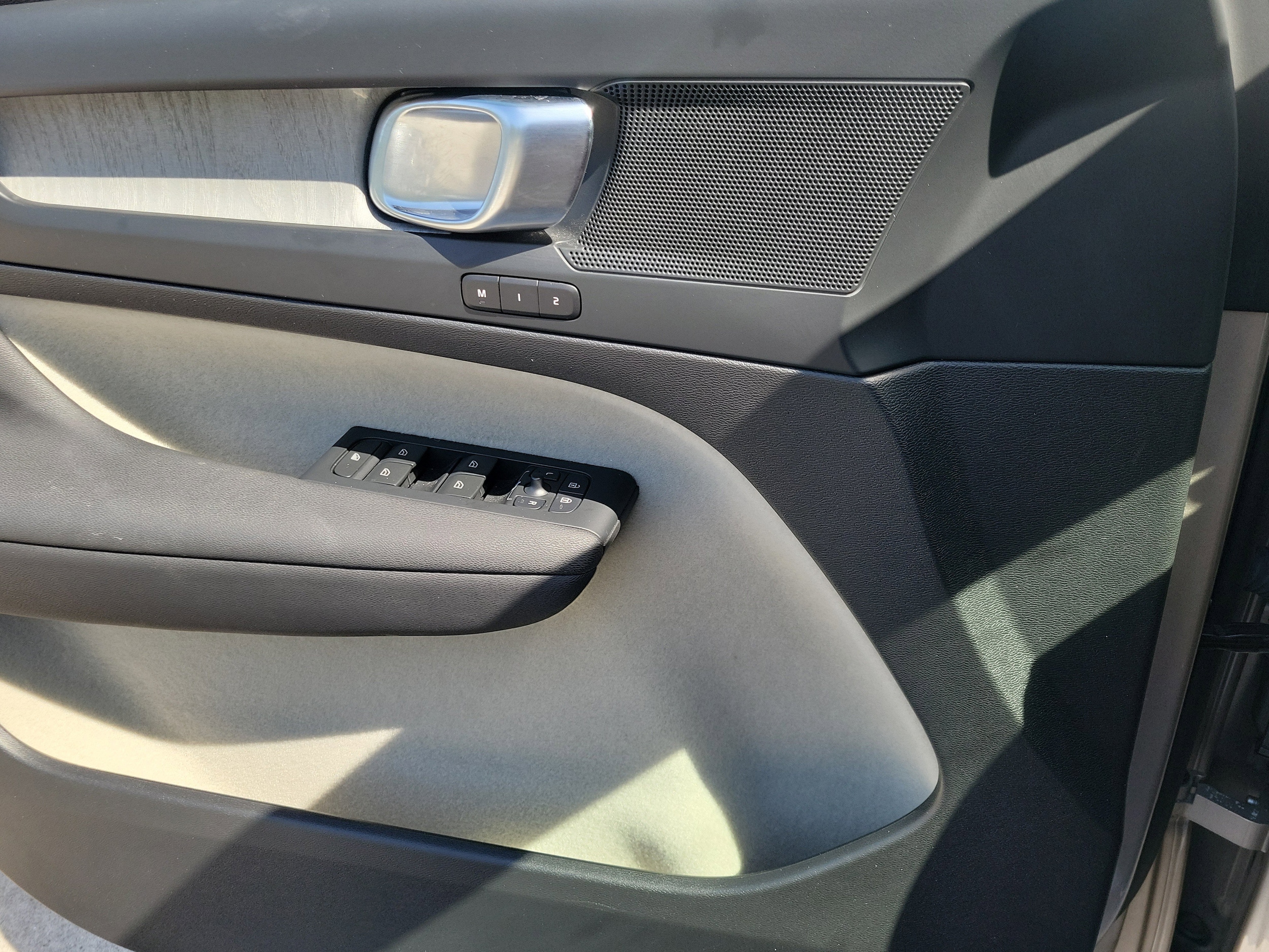 2024 Volvo XC40 Plus - Photo 23