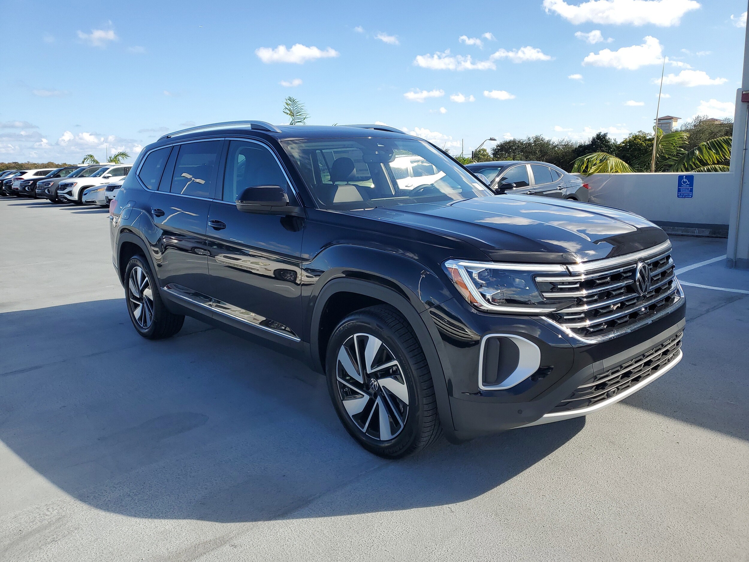 2026 Volkswagen Atlas SEL photo 2