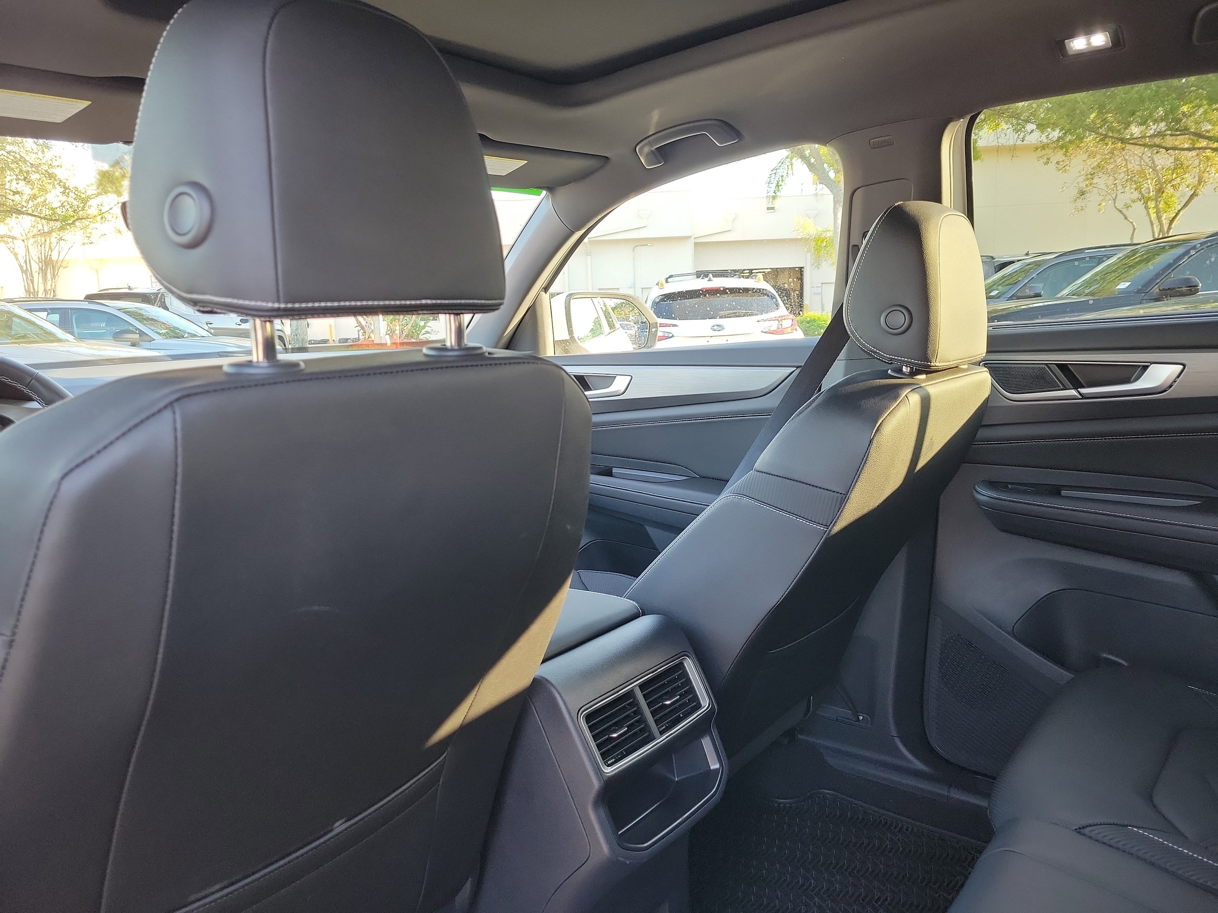 2025 Volkswagen Atlas Cross Sport SE w/Tech - Photo 12