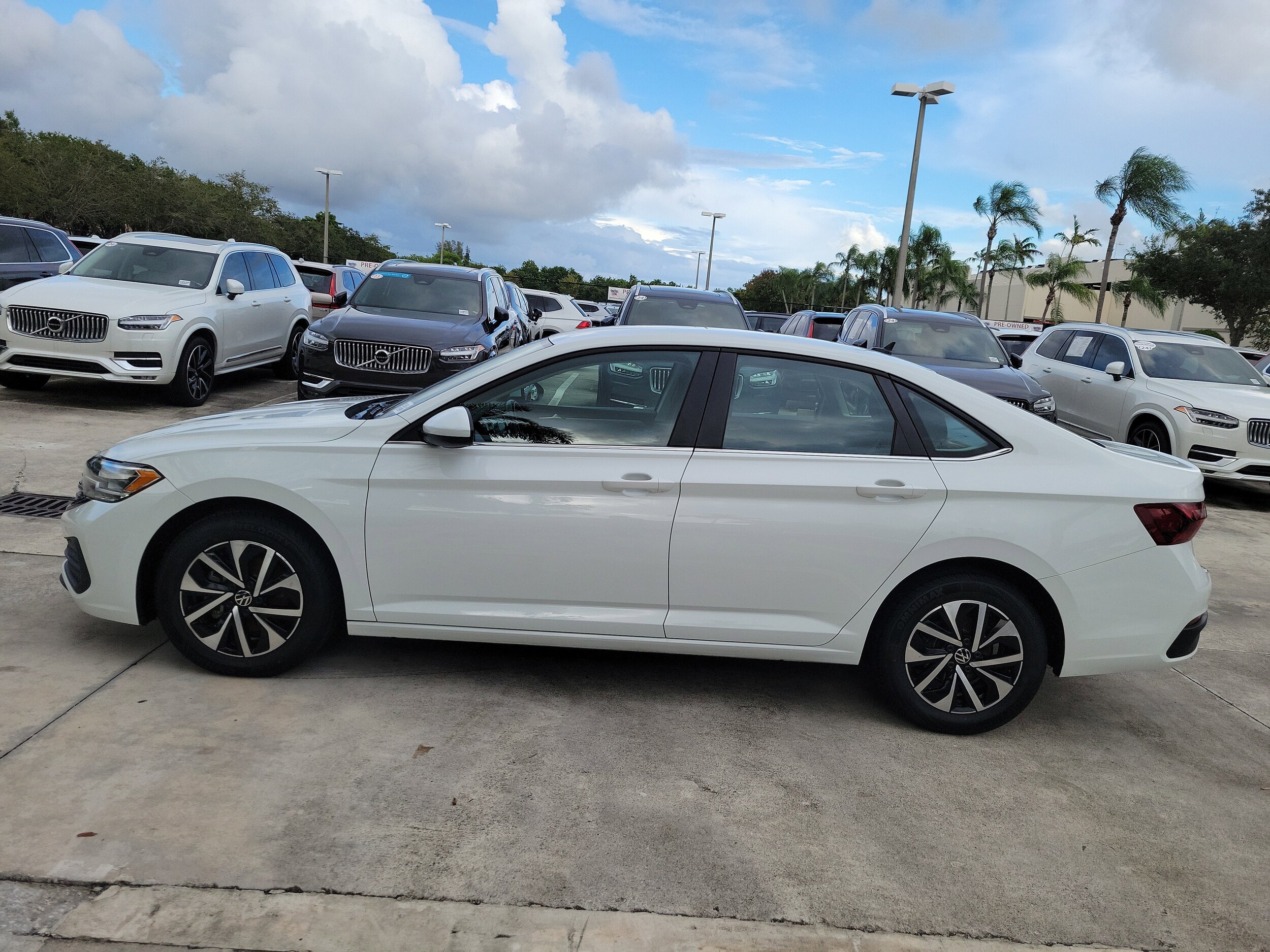 2024 Volkswagen Jetta 1.5T S photo 4