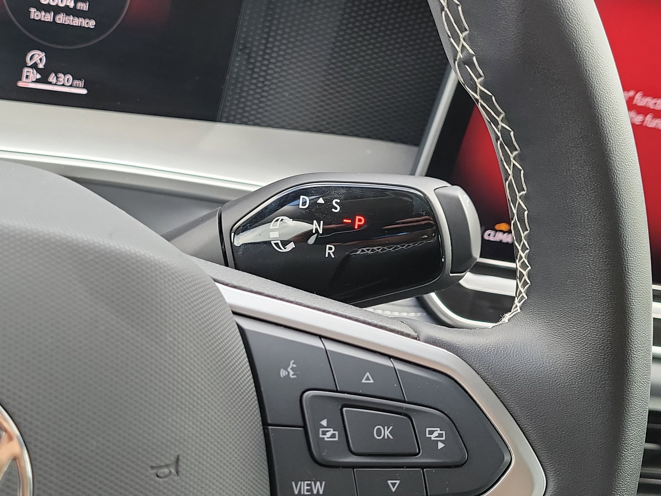 2025 Volkswagen Tiguan SE - Photo 28