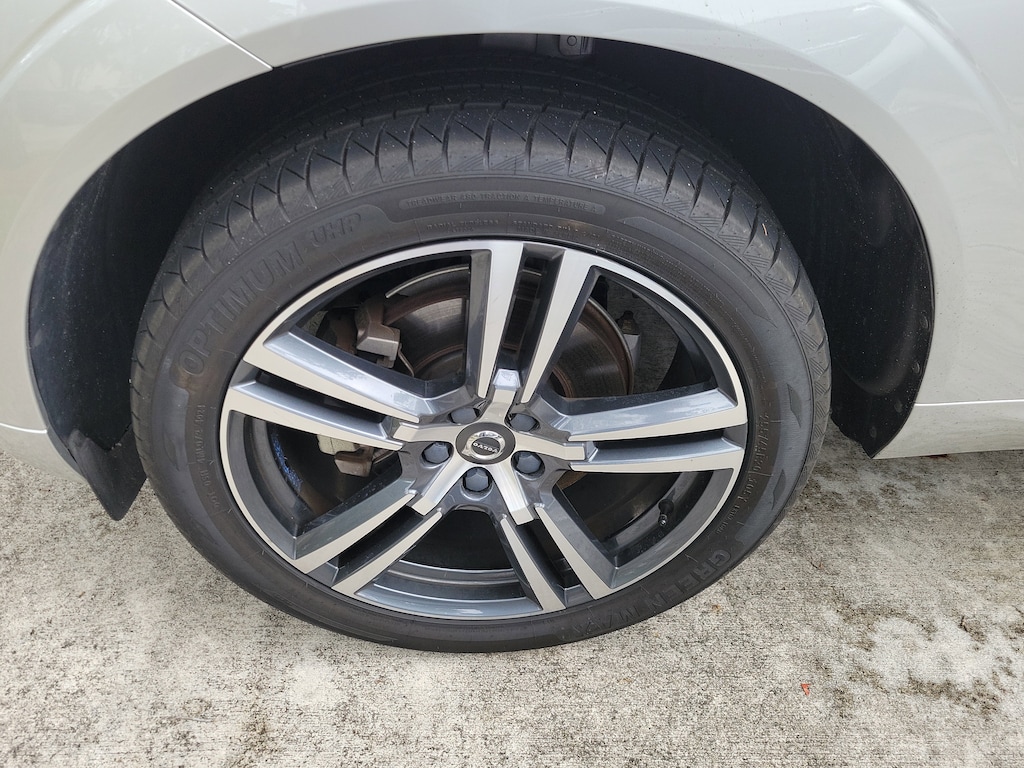 Used 2021 Volvo XC60 T5 Momentum SUV