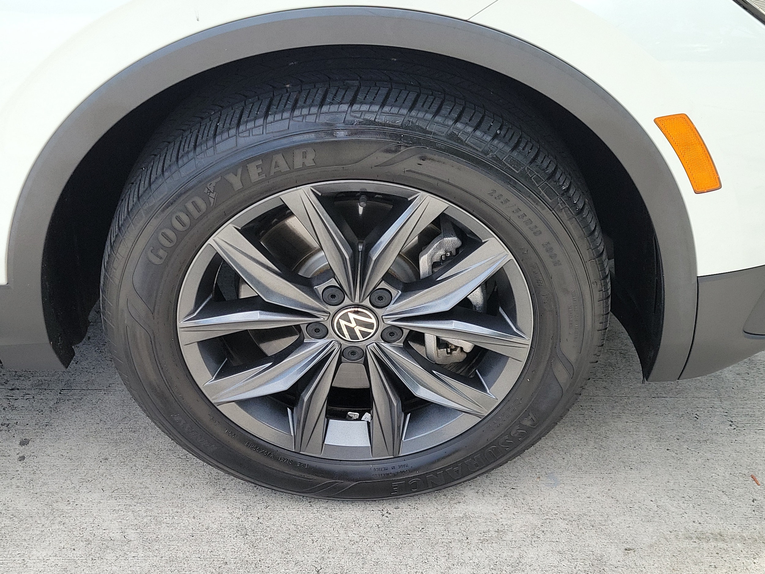 2023 Volkswagen Tiguan SE - Photo 9