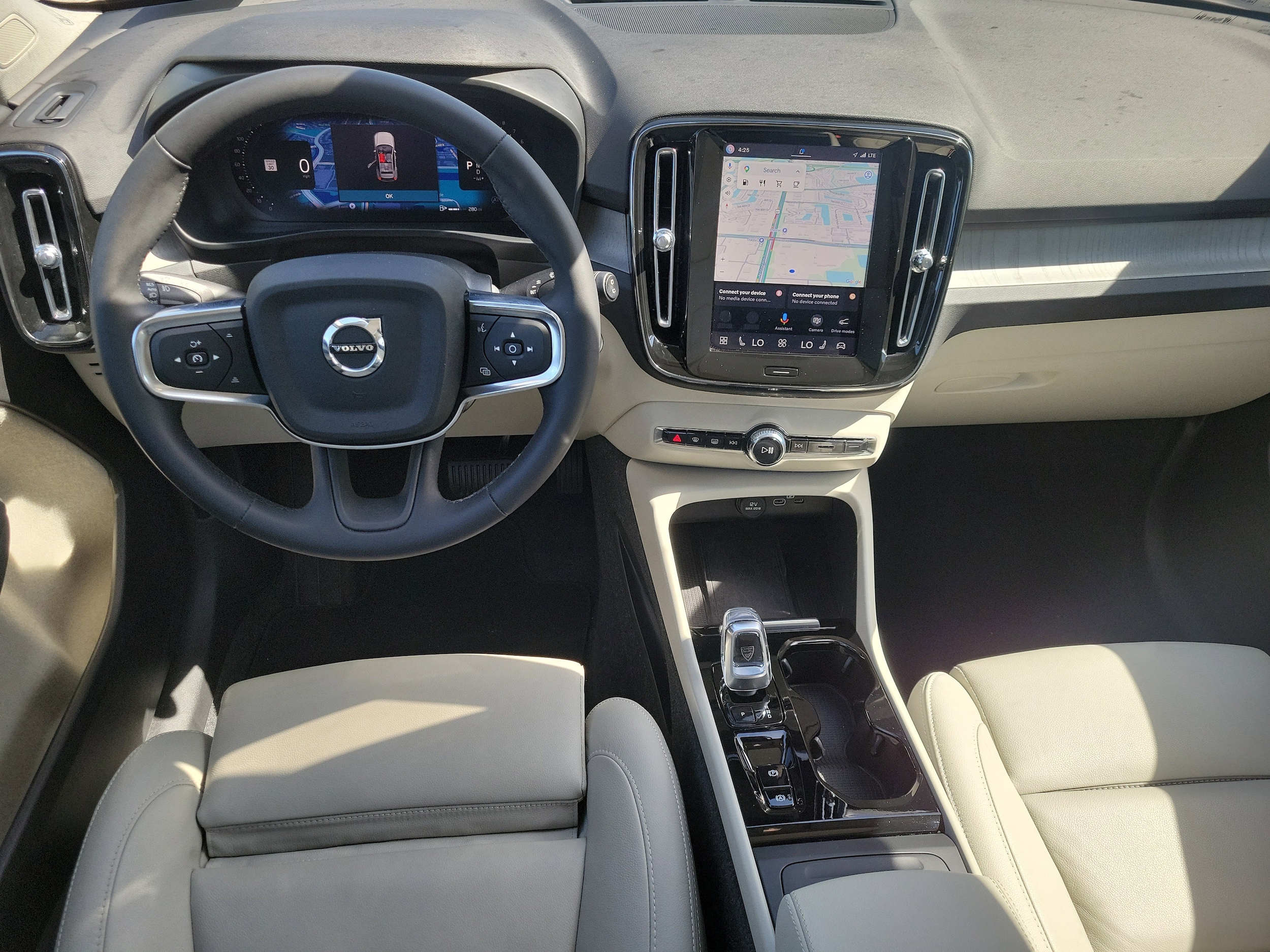 2024 Volvo XC40 Plus - Photo 13