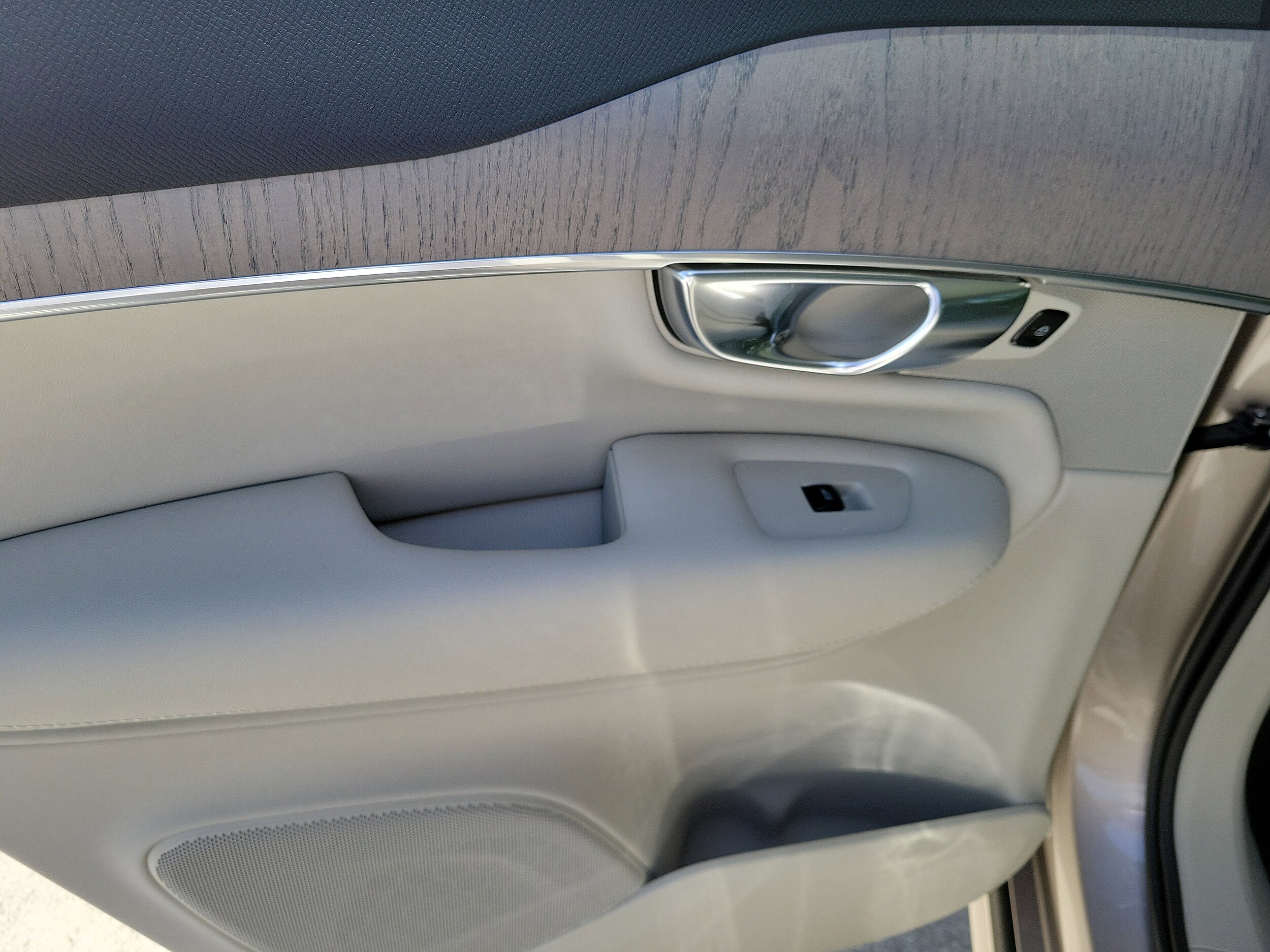 2025 Volvo XC90 Core - Photo 17