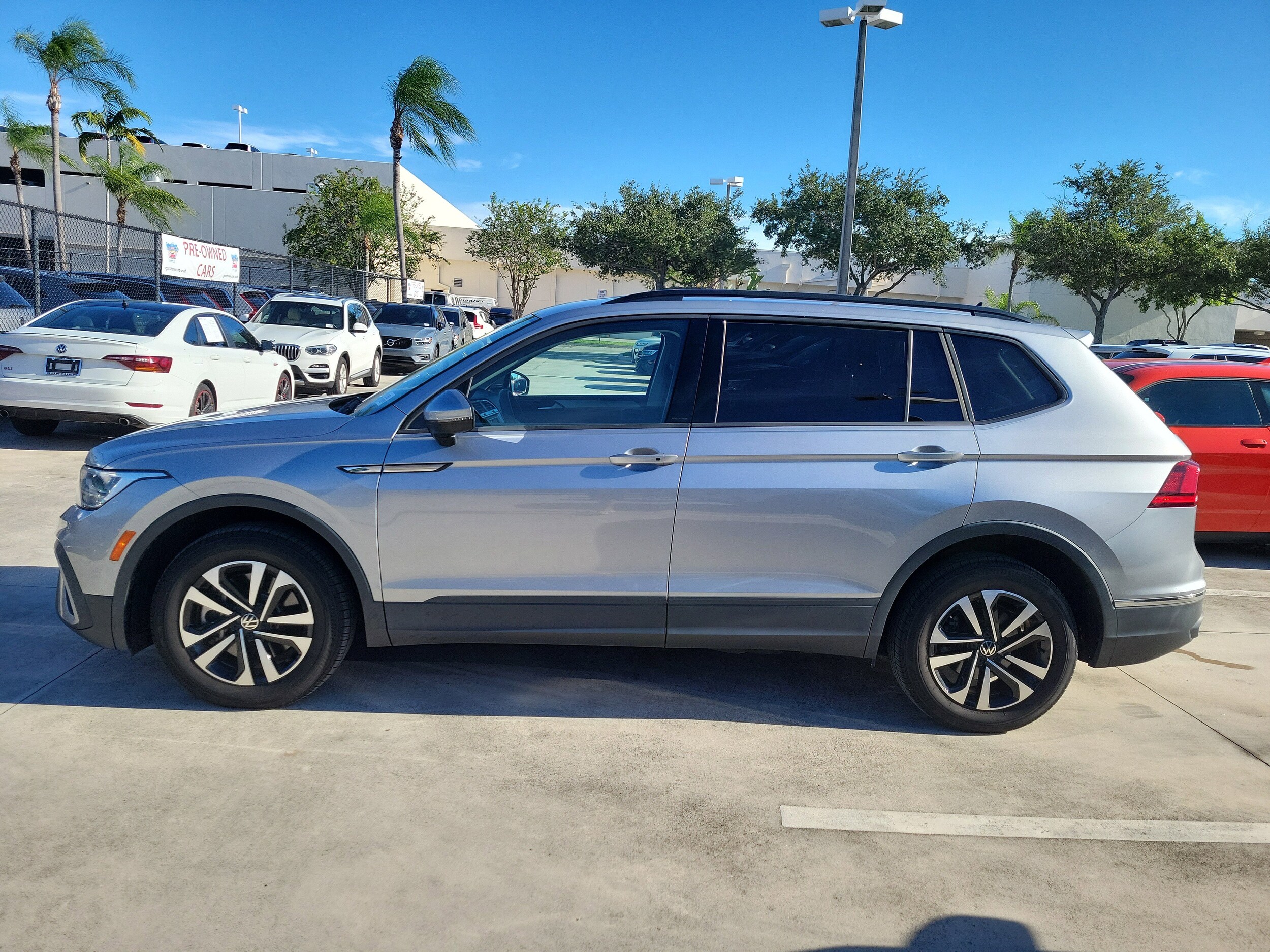 2022 Volkswagen Tiguan S photo 3