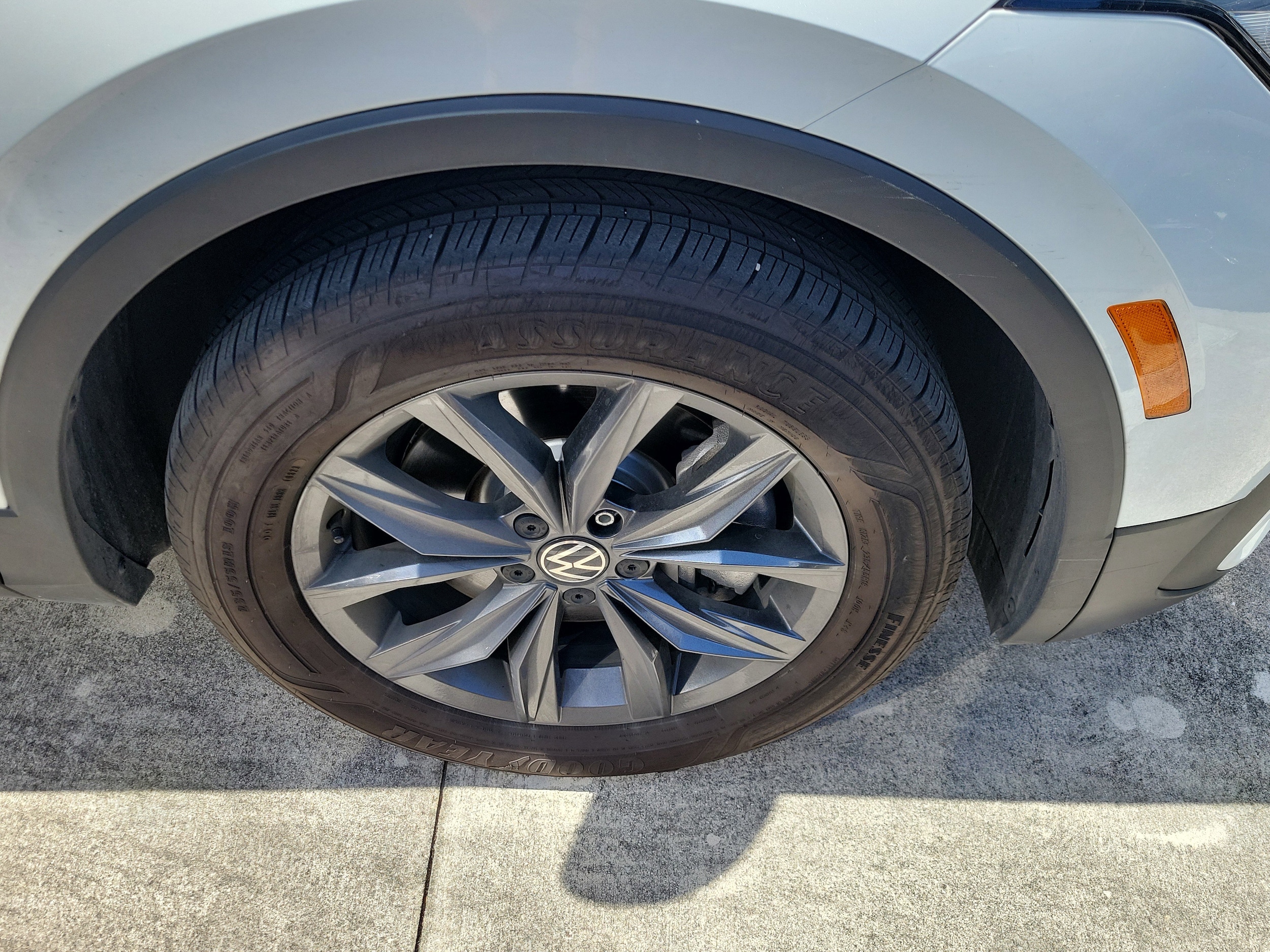 2023 Volkswagen Tiguan SE - Photo 9