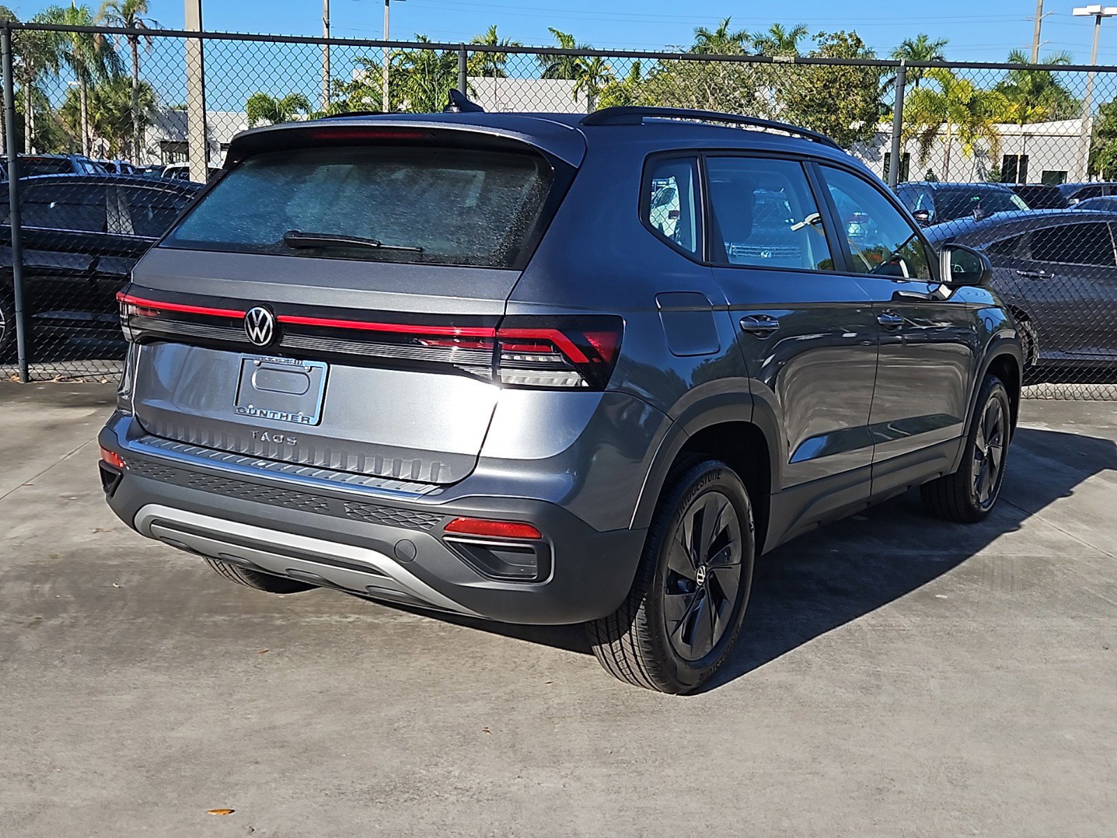 2025 Volkswagen Taos S photo 4