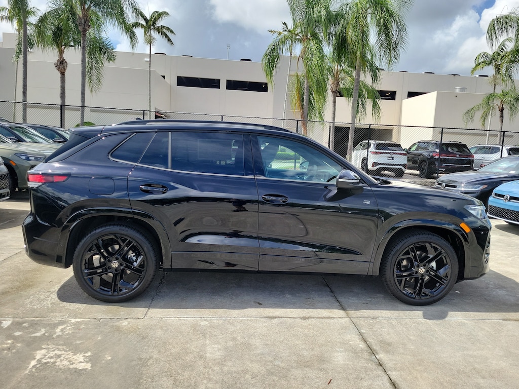 New 2026 Volkswagen Tiguan SE R-Line Black SUV
