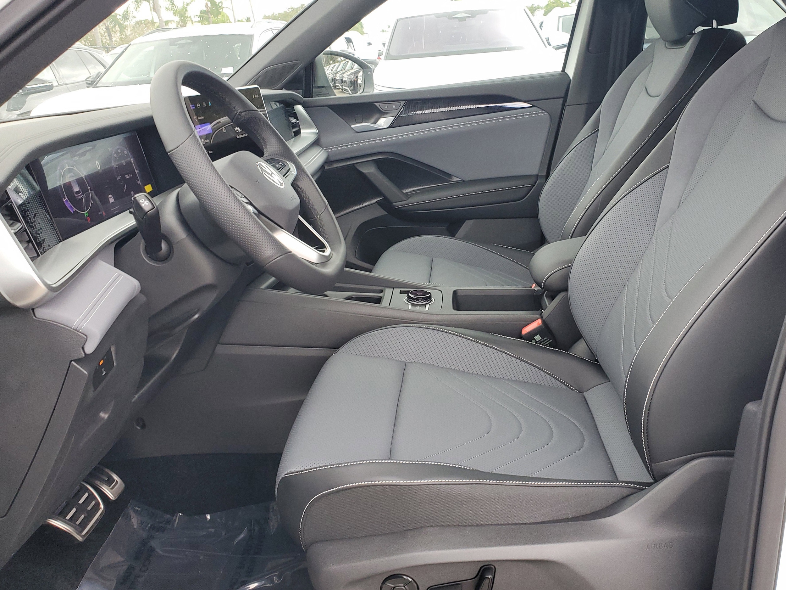 2026 Volkswagen Tiguan SE R-LINE BLACK - Photo 10
