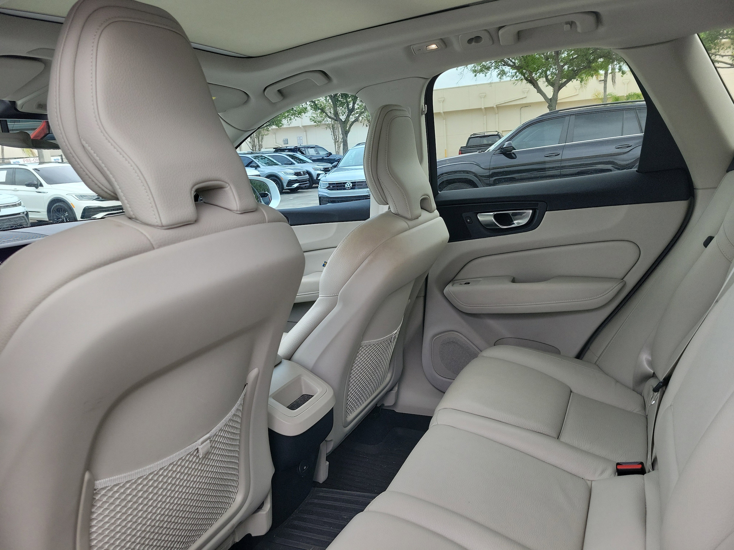2023 Volvo XC60 Plus - Photo 12