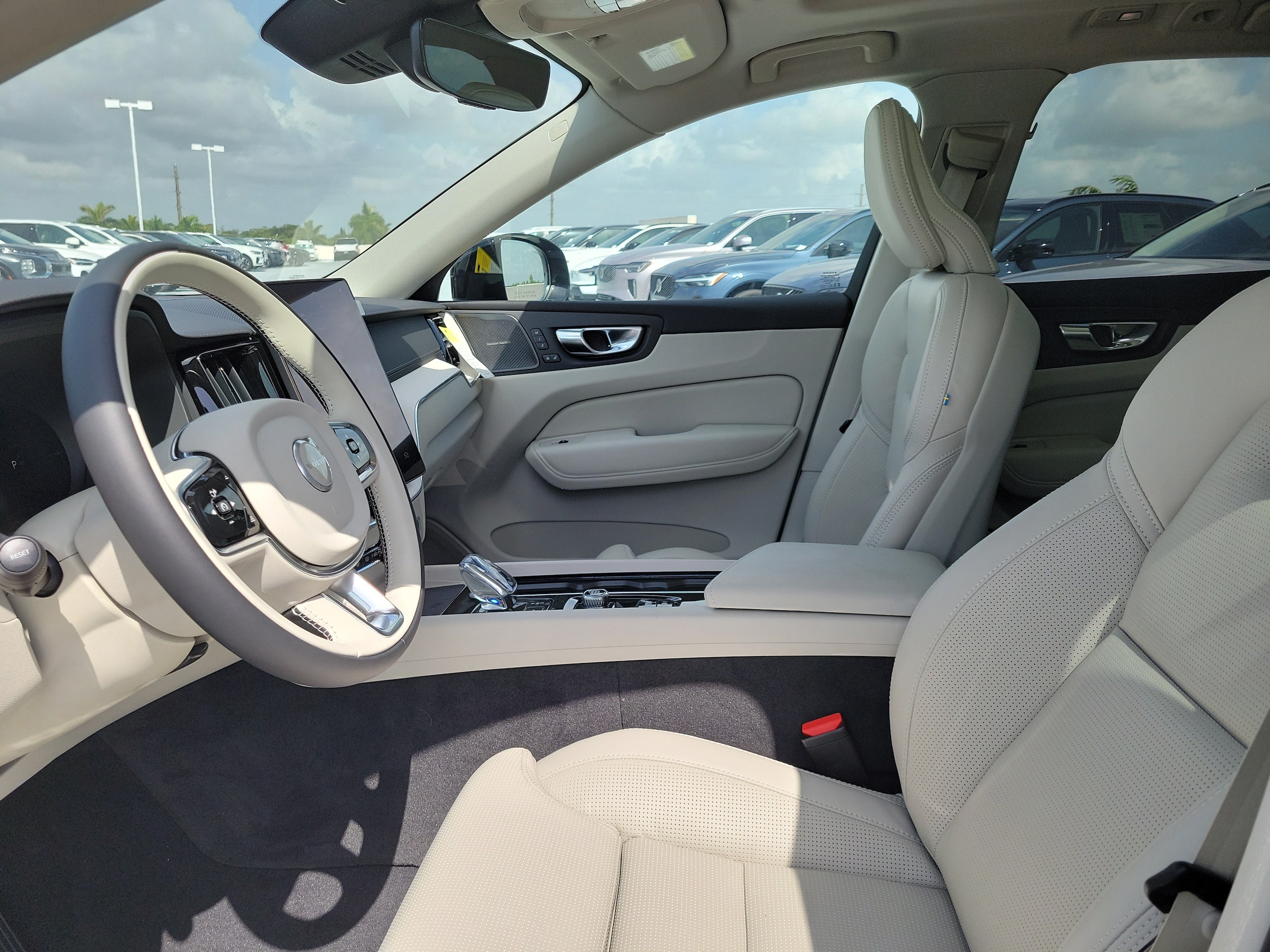 2026 Volvo XC60 Ultra - Photo 11