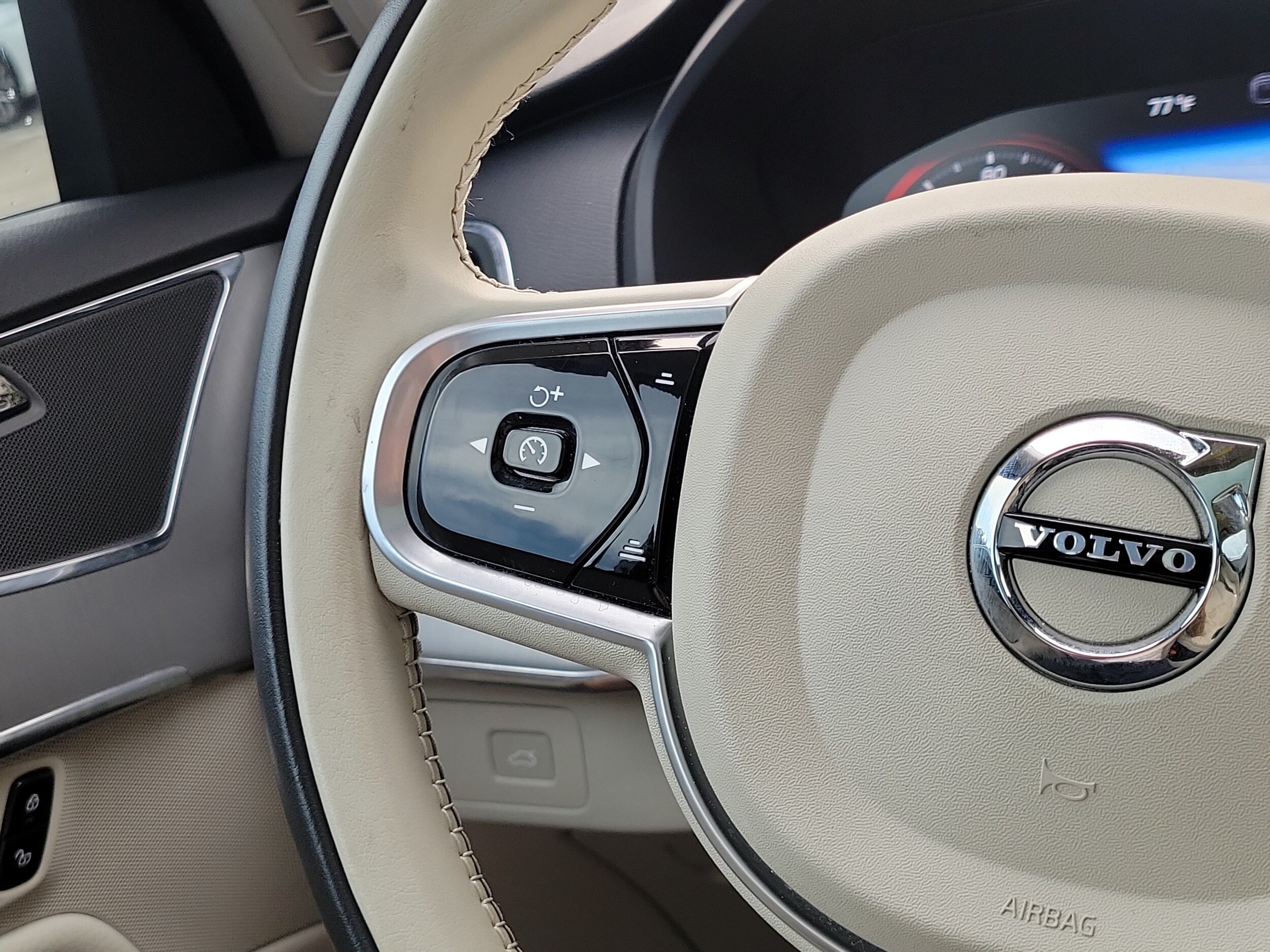 2022 Volvo XC90 Momentum - Photo 24