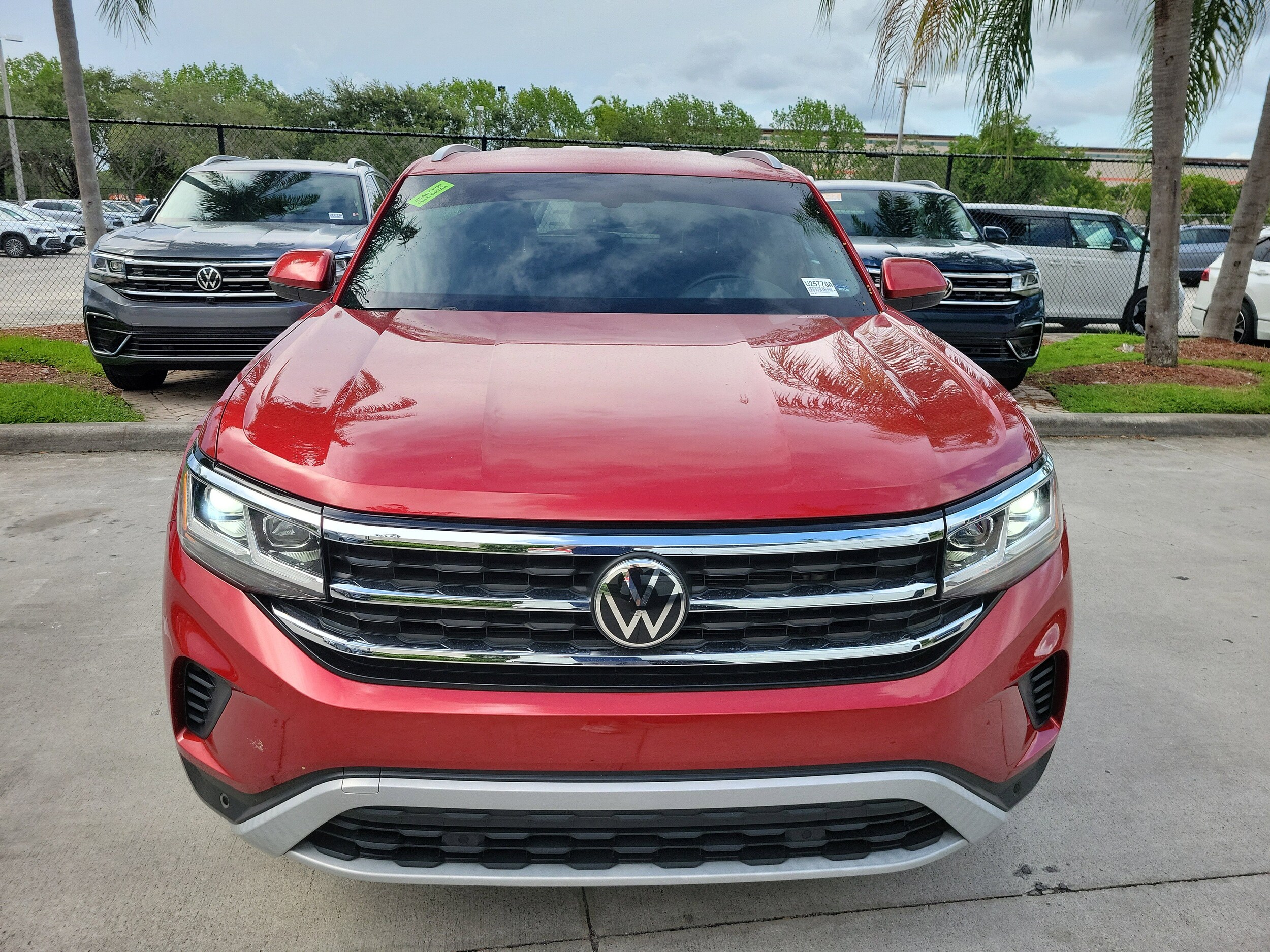 2021 Volkswagen Atlas Cross Sport SE Technology photo 2