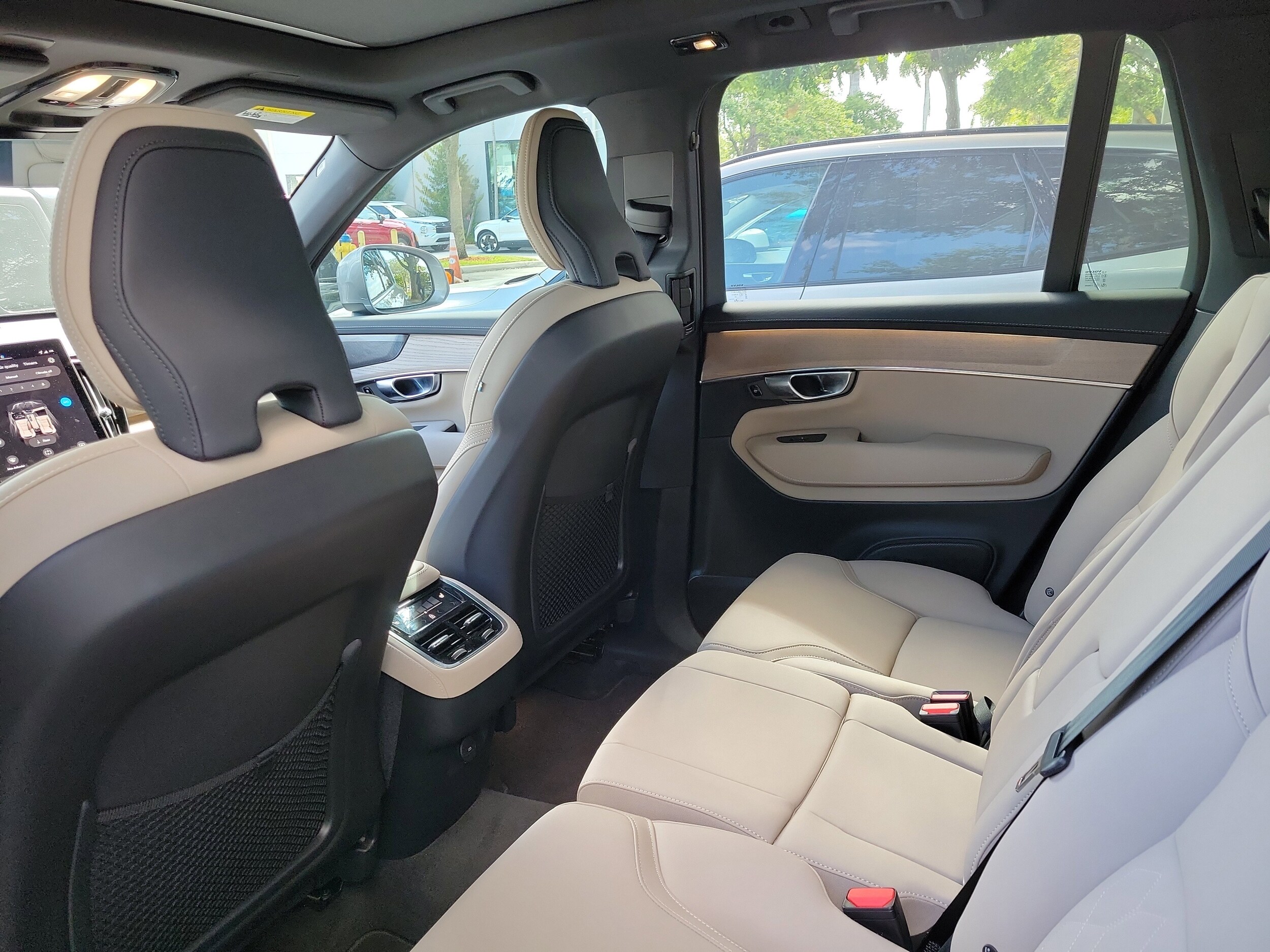 2026 Volvo XC90 Plus - Photo 11