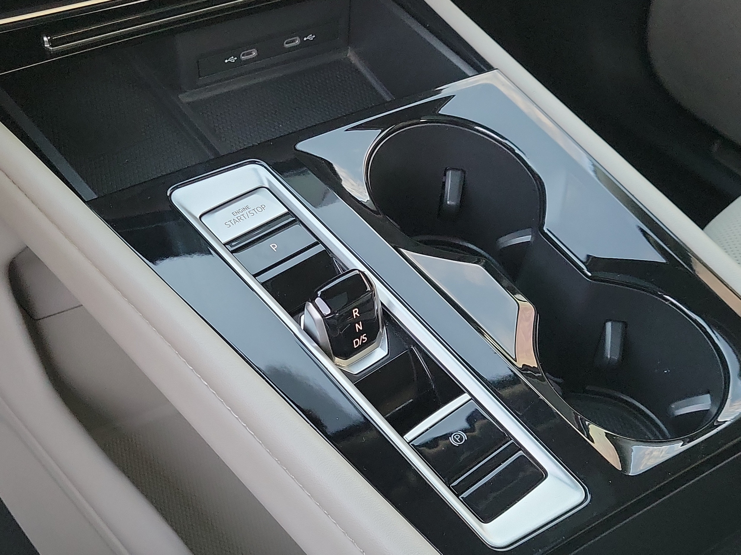 2024 Volkswagen Atlas SE w/Tech - Photo 18