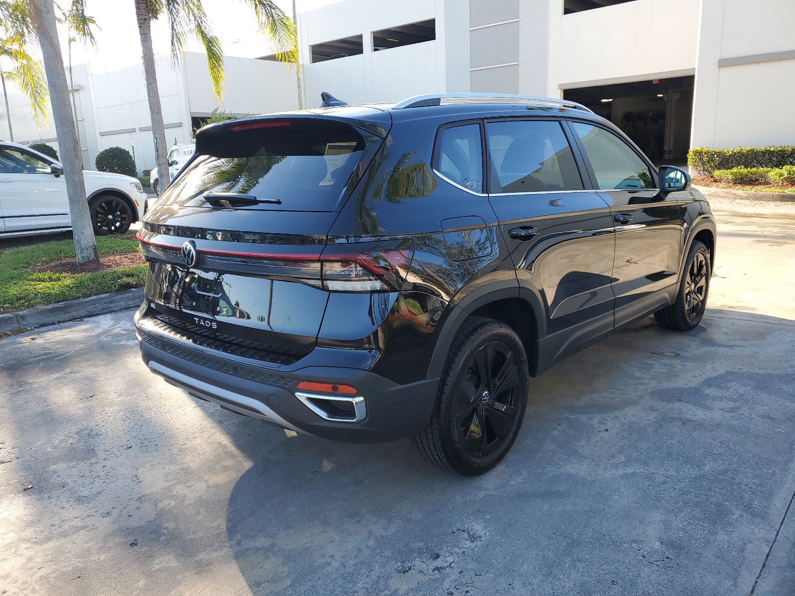 2025 Volkswagen Taos SE photo 3