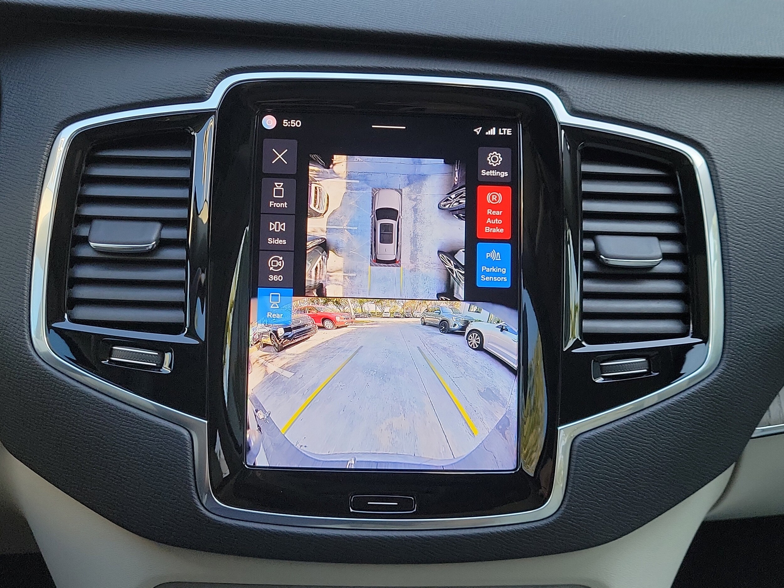 2025 Volvo XC90 Plus - Photo 27
