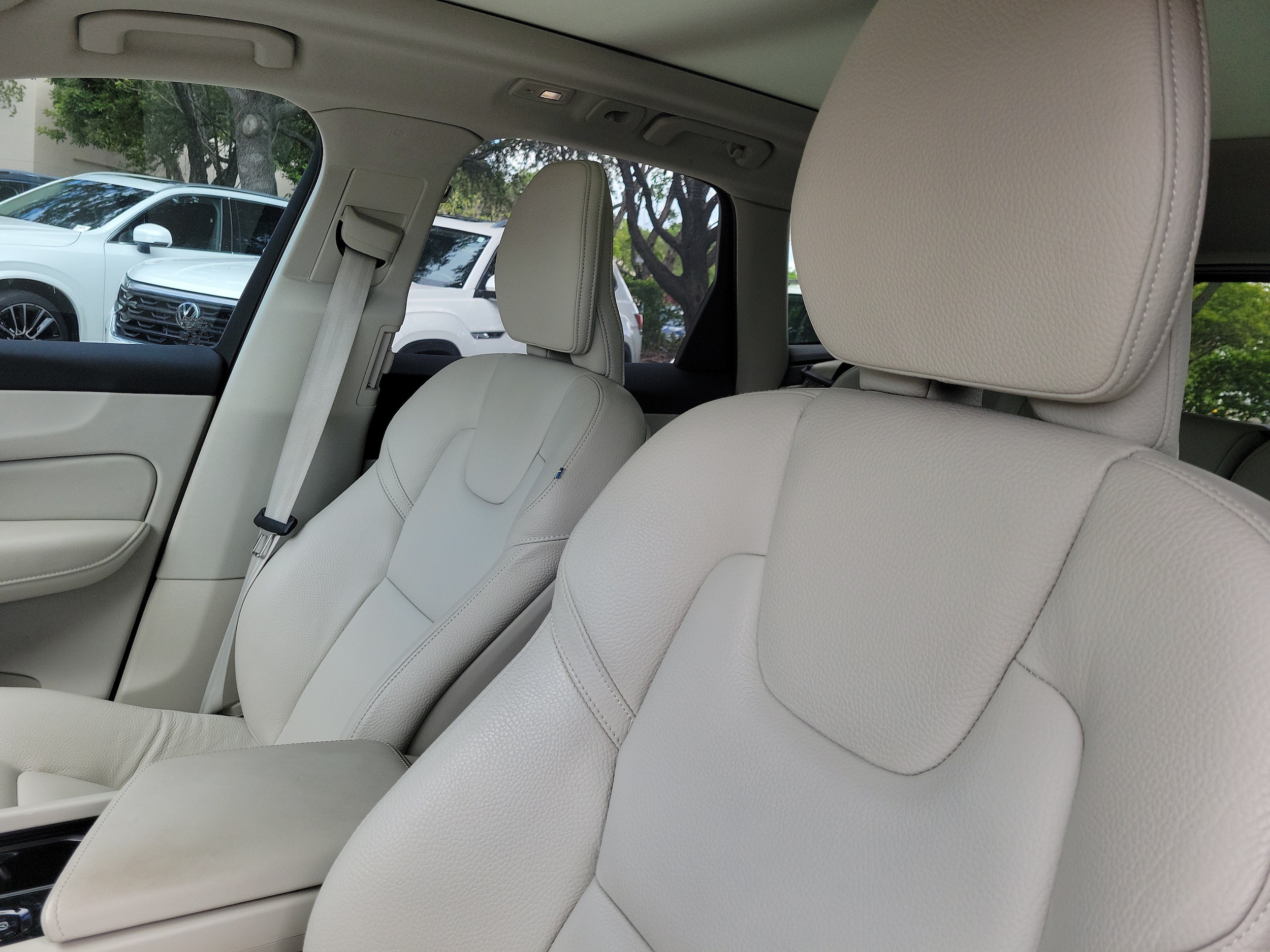2025 Volvo XC60 Plus - Photo 14