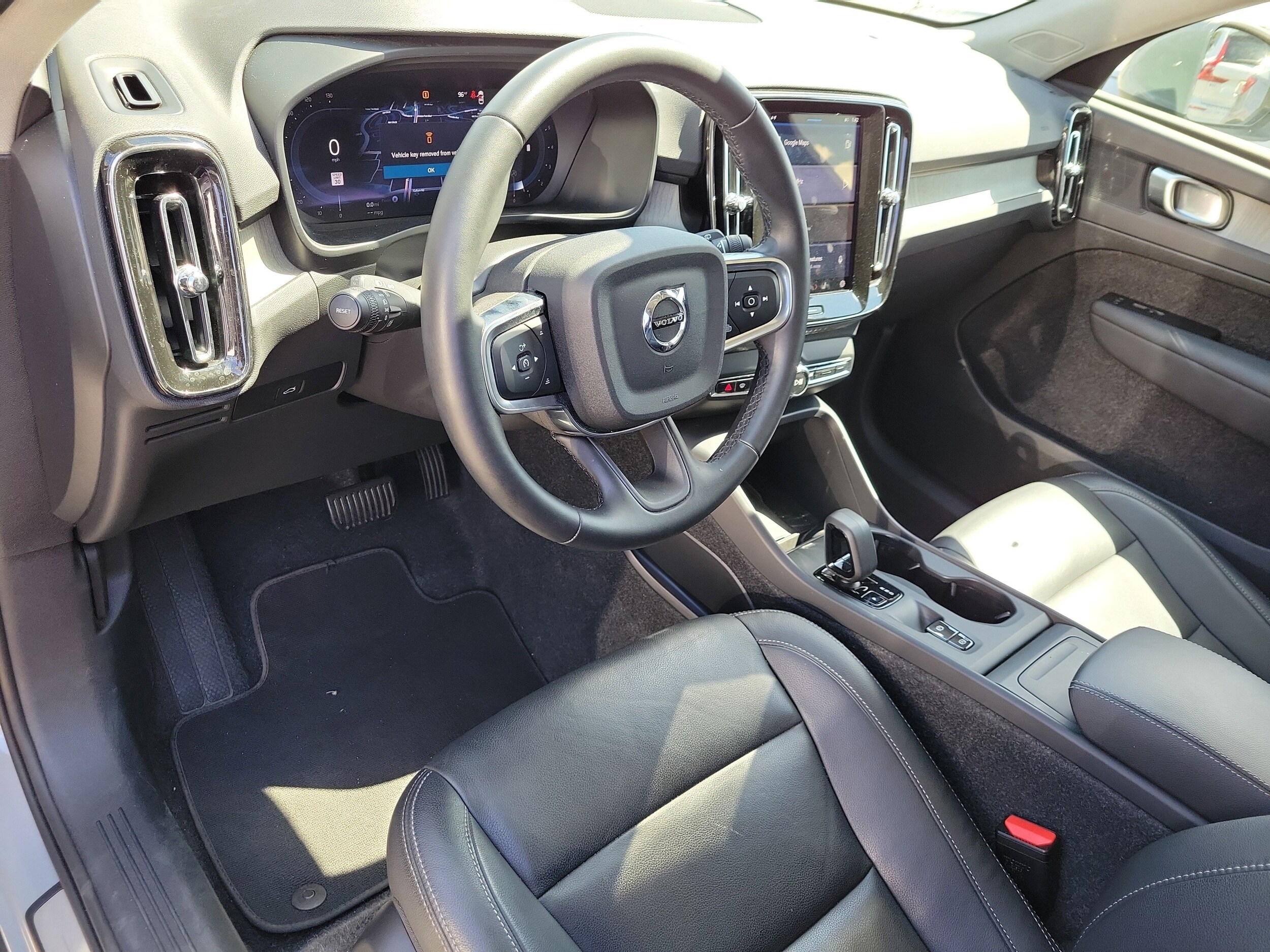2025 Volvo XC40 Core - Photo 18