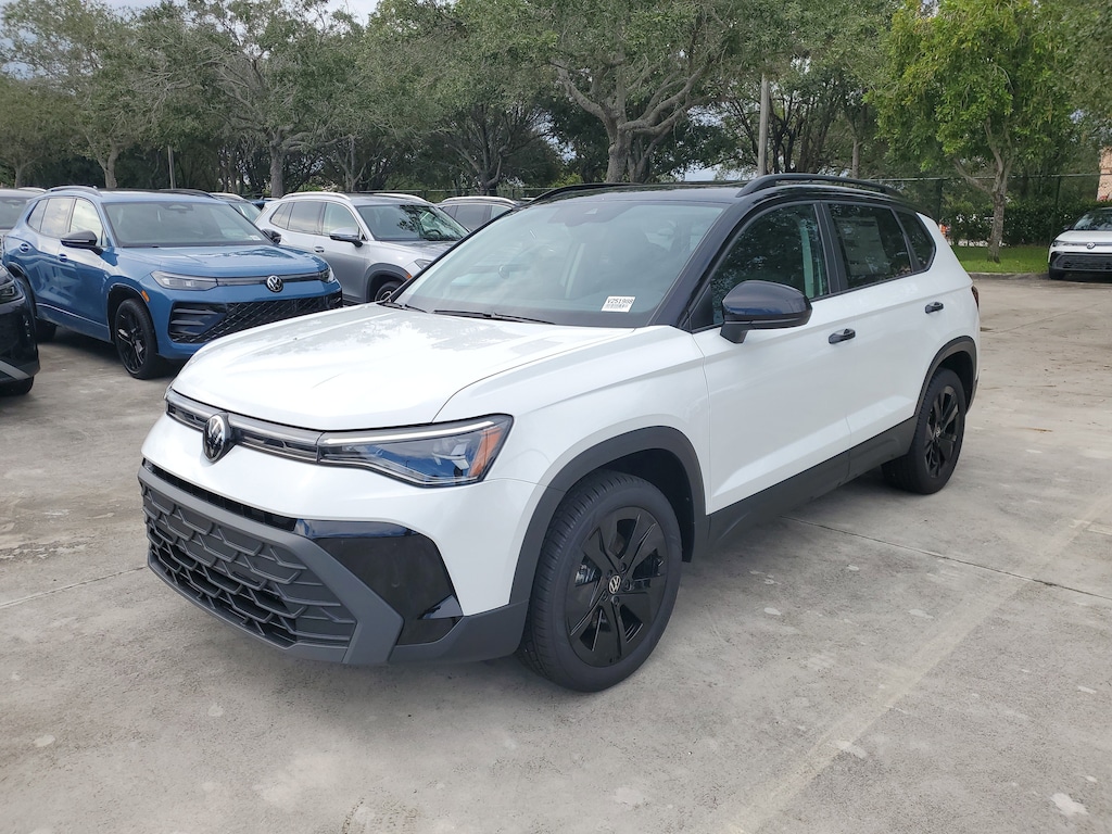 New 2025 Volkswagen Taos 1.5T SE Black SUV