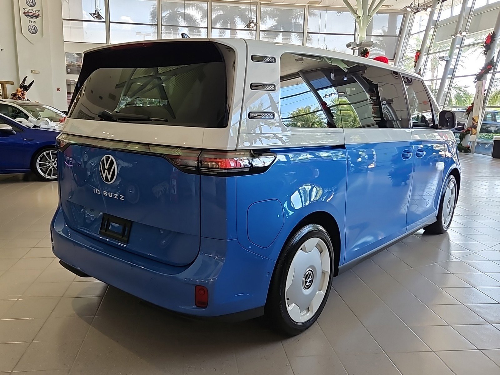 2025 Volkswagen ID. Buzz photo 3