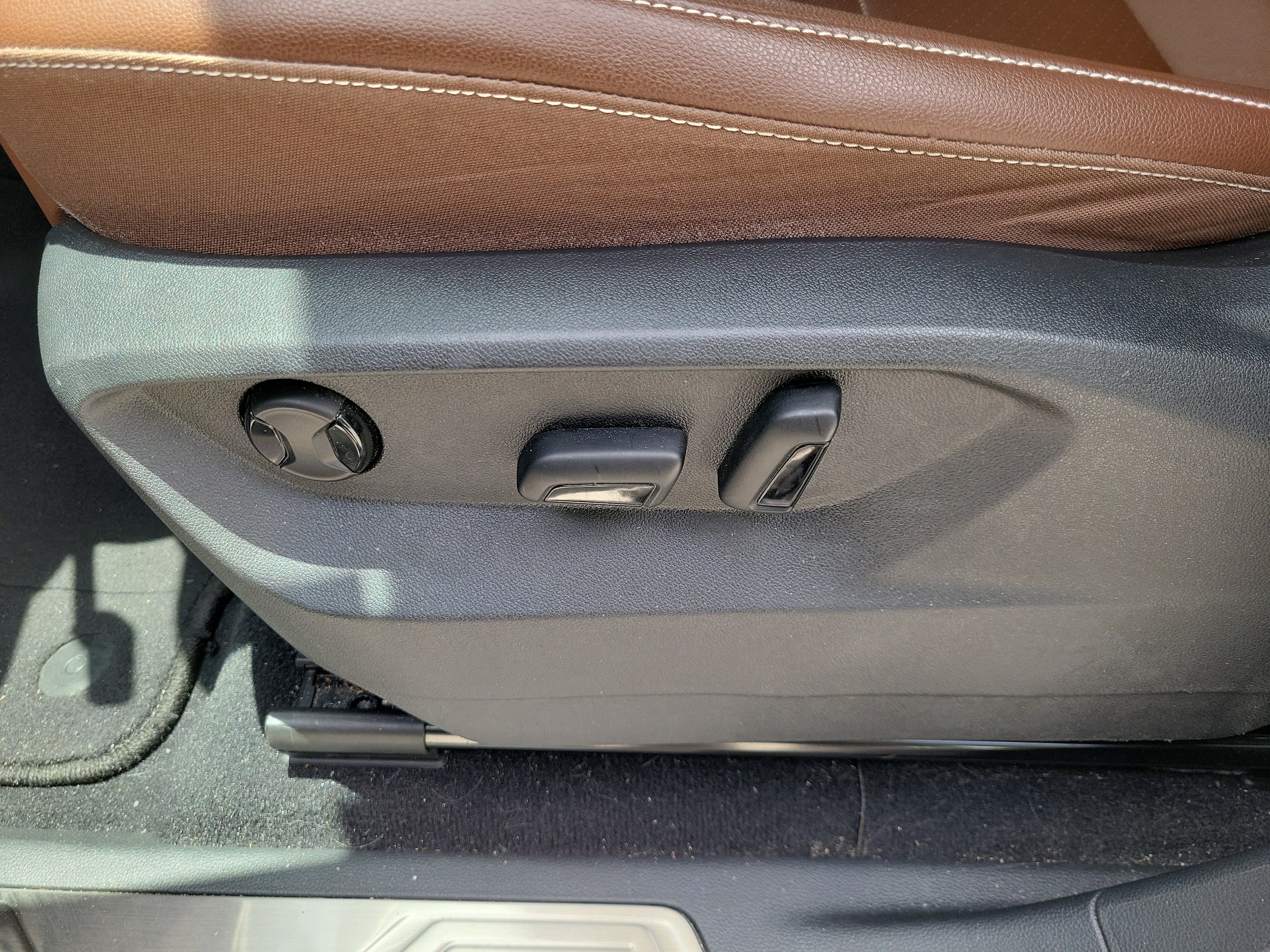 2023 Volkswagen Atlas SE w/Tech - Photo 17