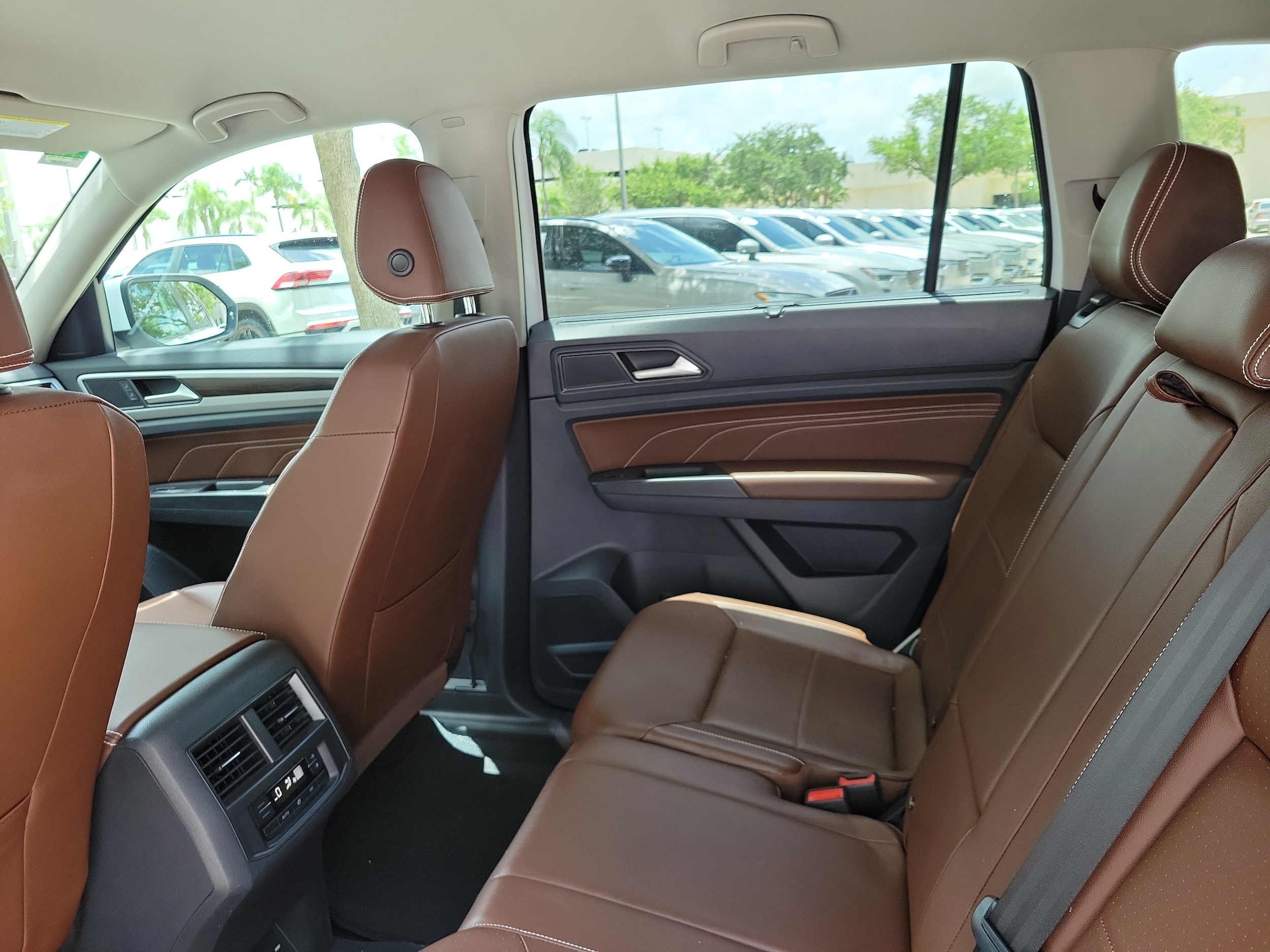 2023 Volkswagen Atlas SE w/Tech - Photo 13