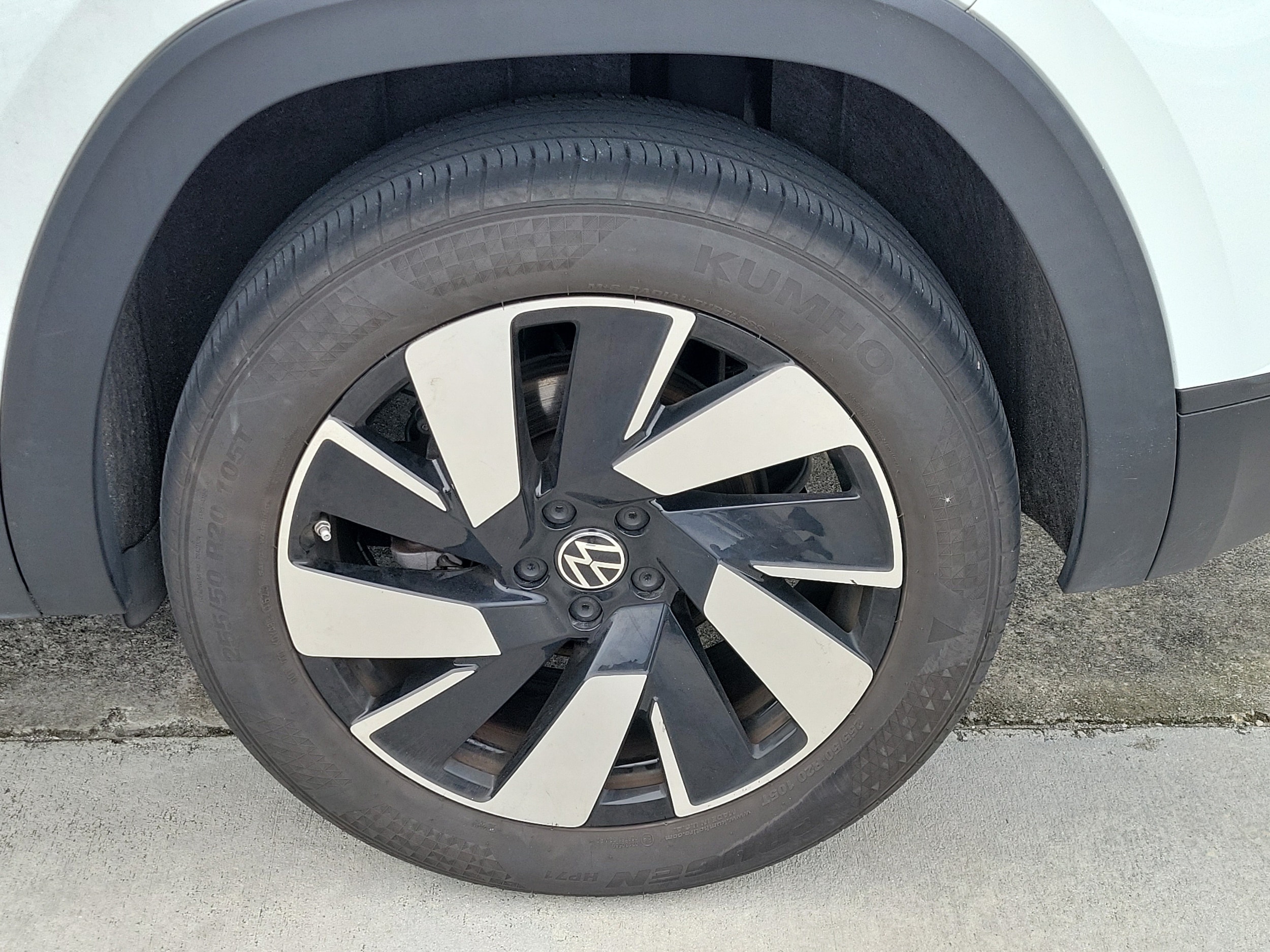 2024 Volkswagen Atlas Cross Sport SE w/Tech - Photo 6