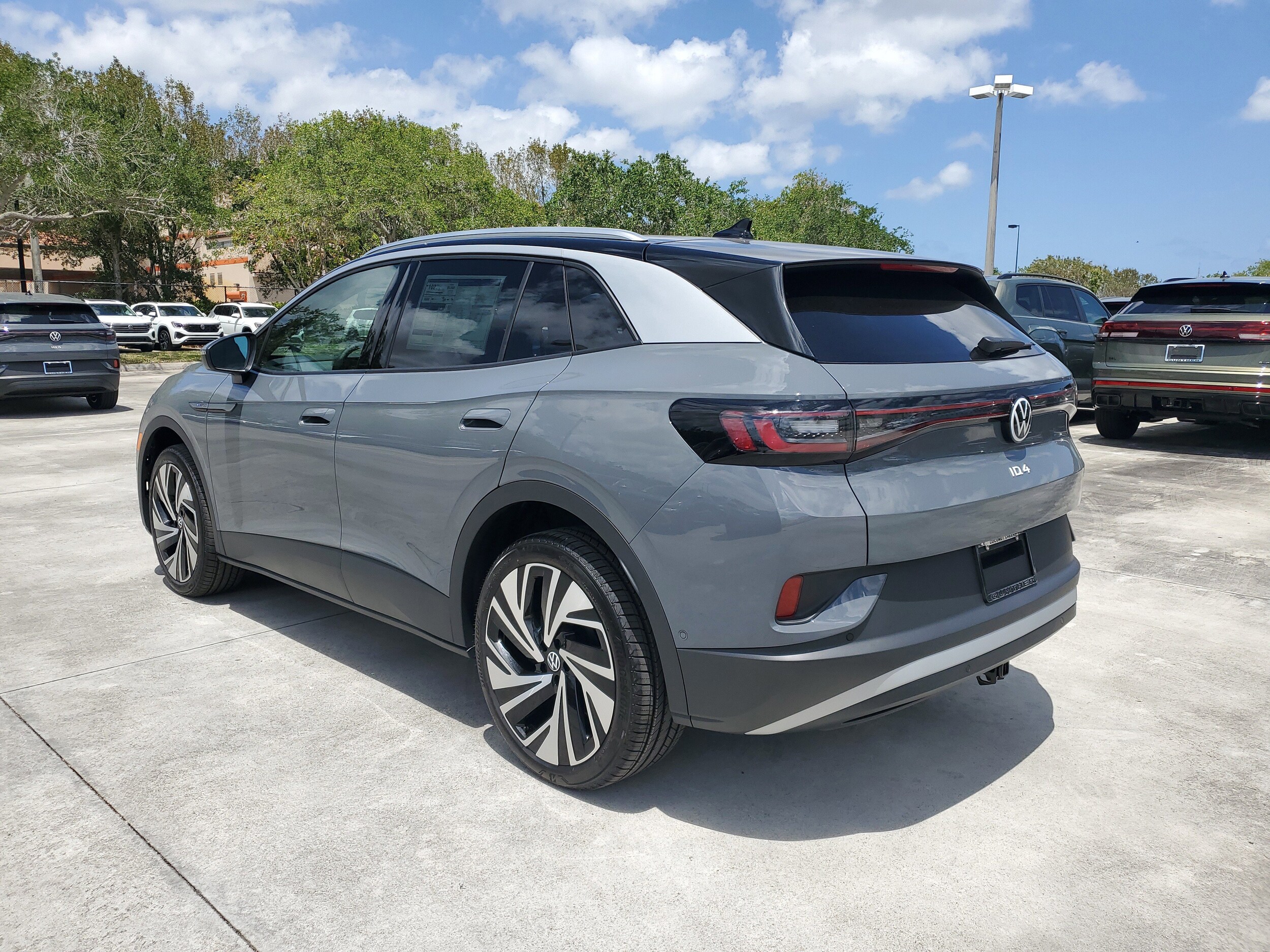 2025 Volkswagen ID.4 Pro Plus photo 4