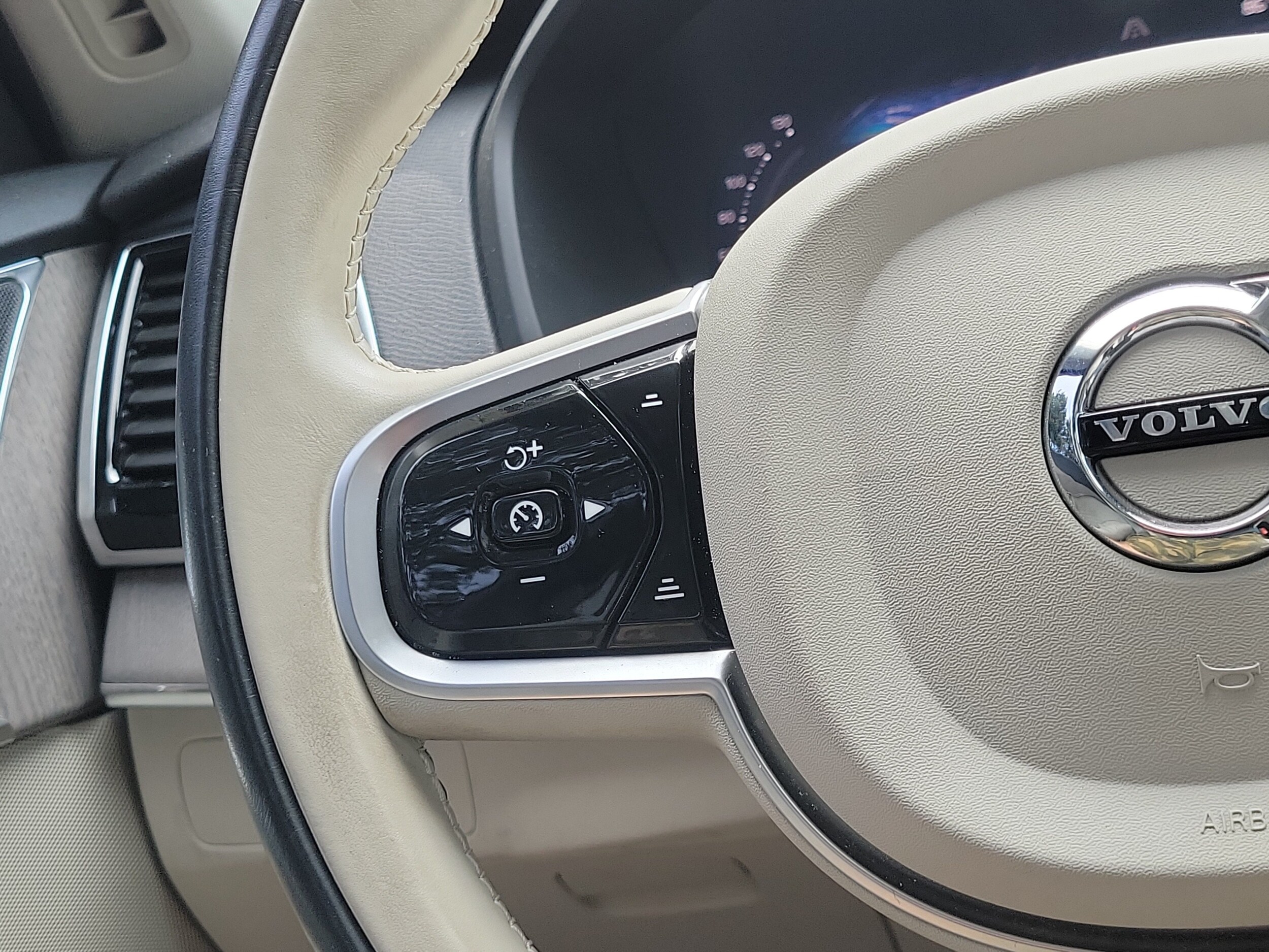 2023 Volvo XC90 Plus - Photo 22