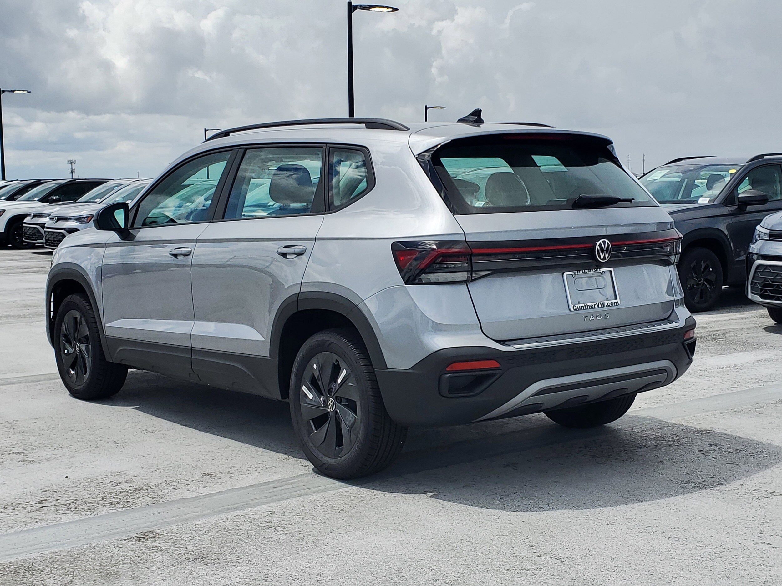 2025 Volkswagen Taos S photo 3