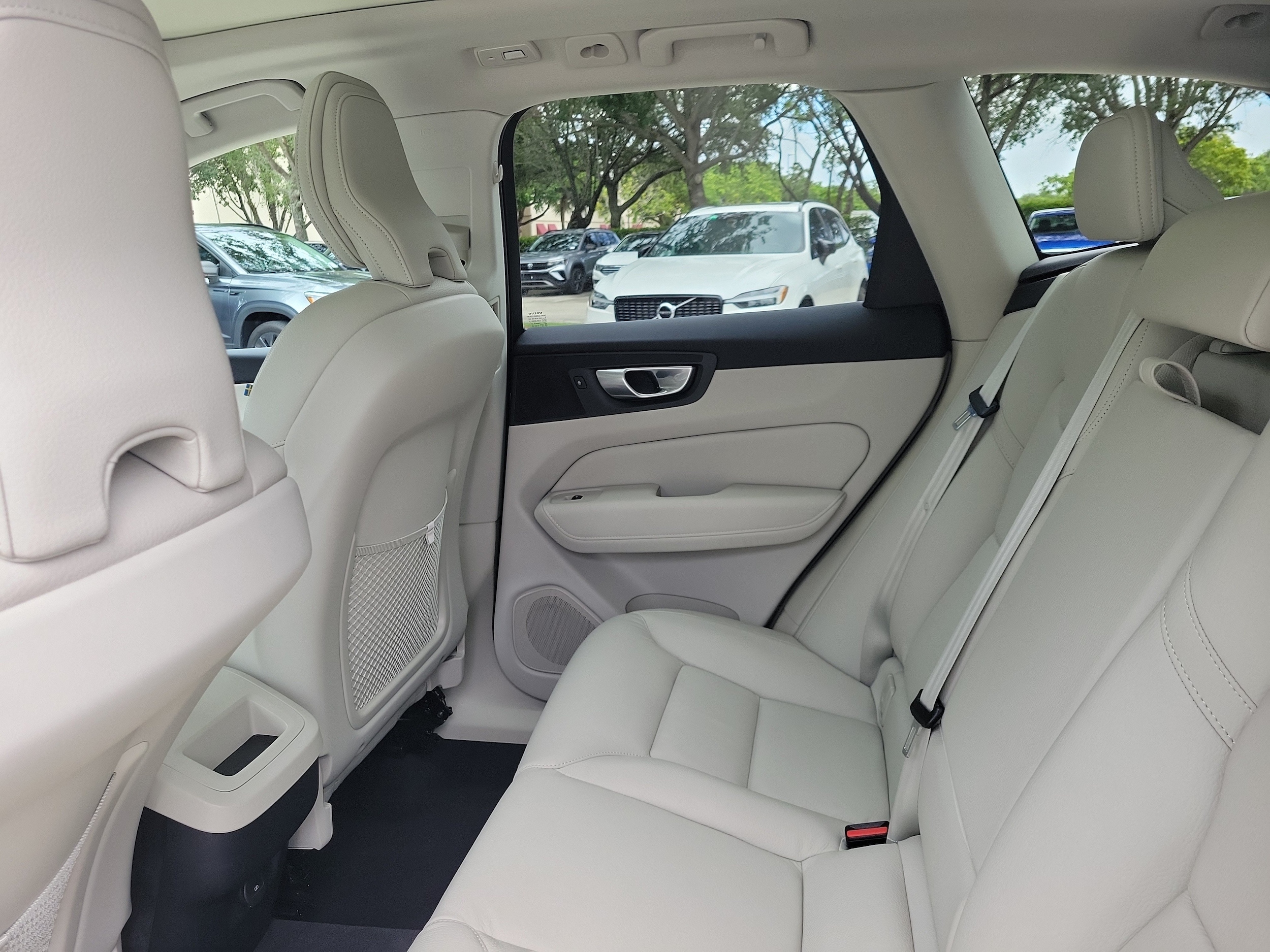 2024 Volvo XC60 Plus - Photo 14