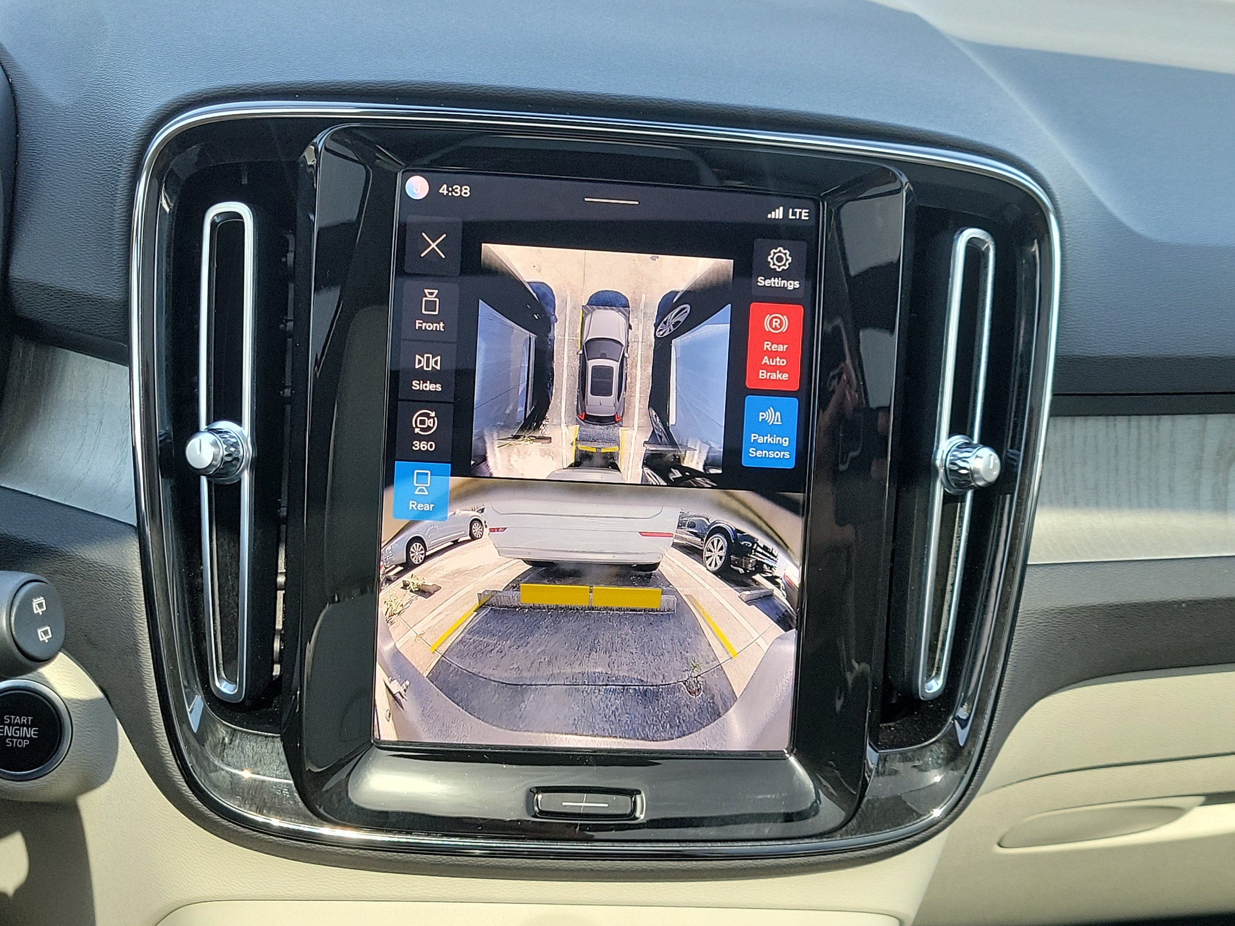 2024 Volvo XC40 Plus - Photo 28
