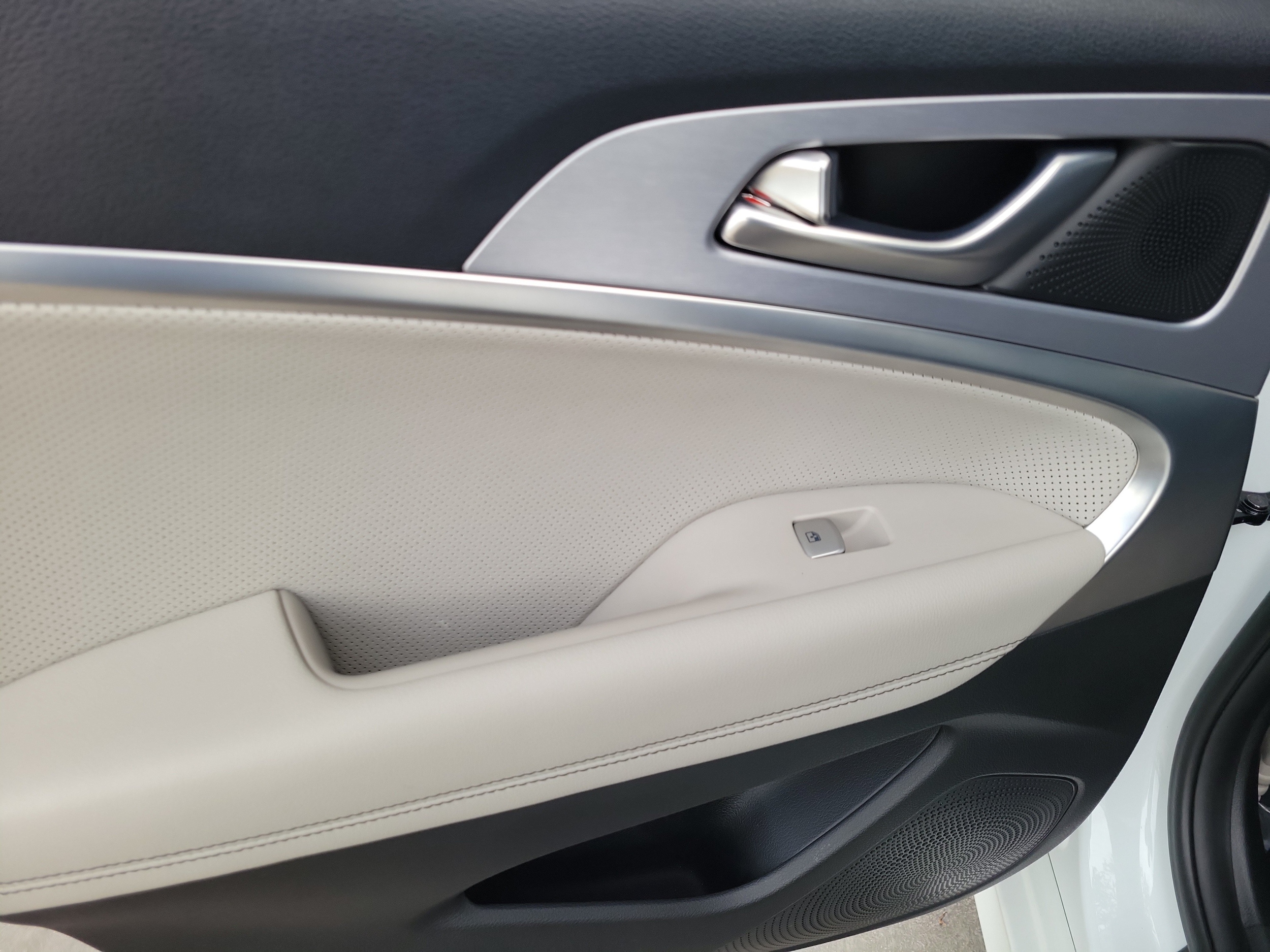 2021 GENESIS G70 Standard - Photo 13