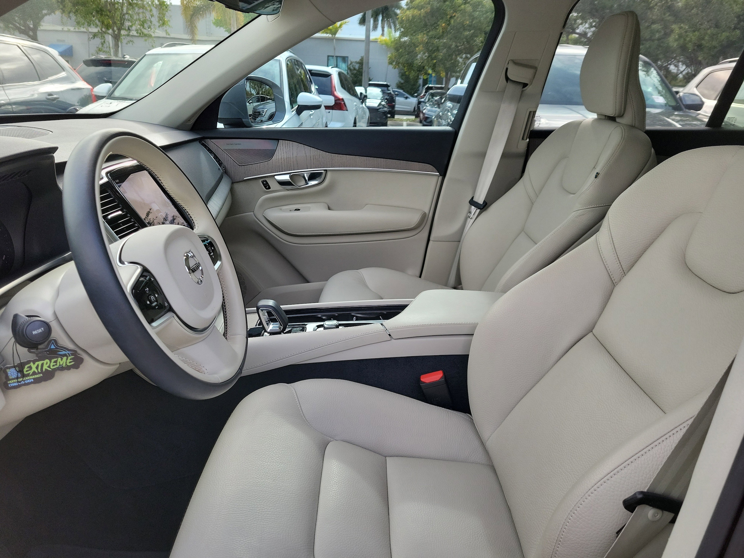 2025 Volvo XC90 Plus - Photo 19