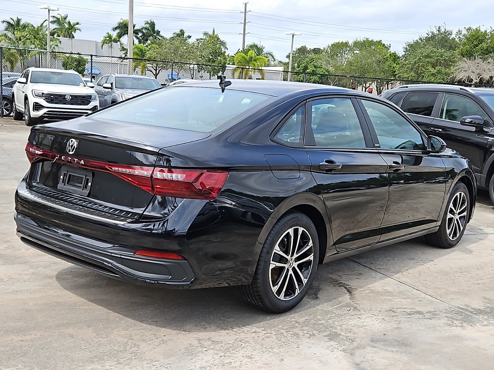 2025 Volkswagen Jetta 1.5T Sport photo 3