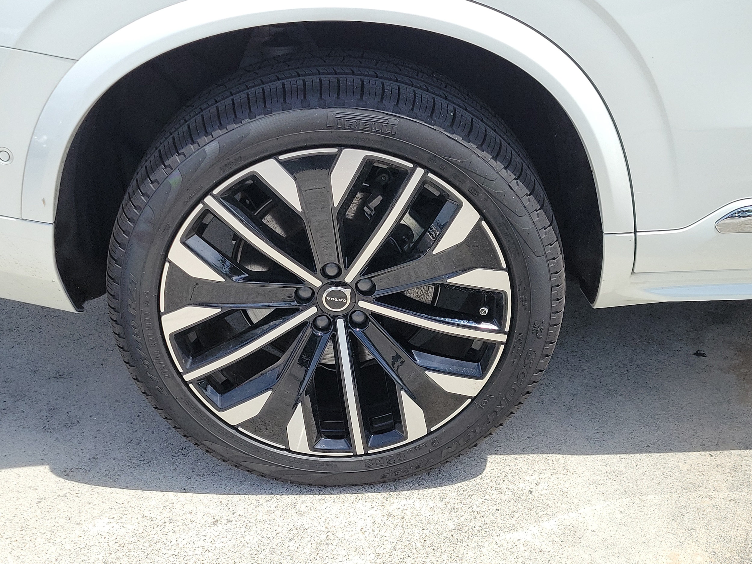 2025 Volvo XC90 Ultra - Photo 10