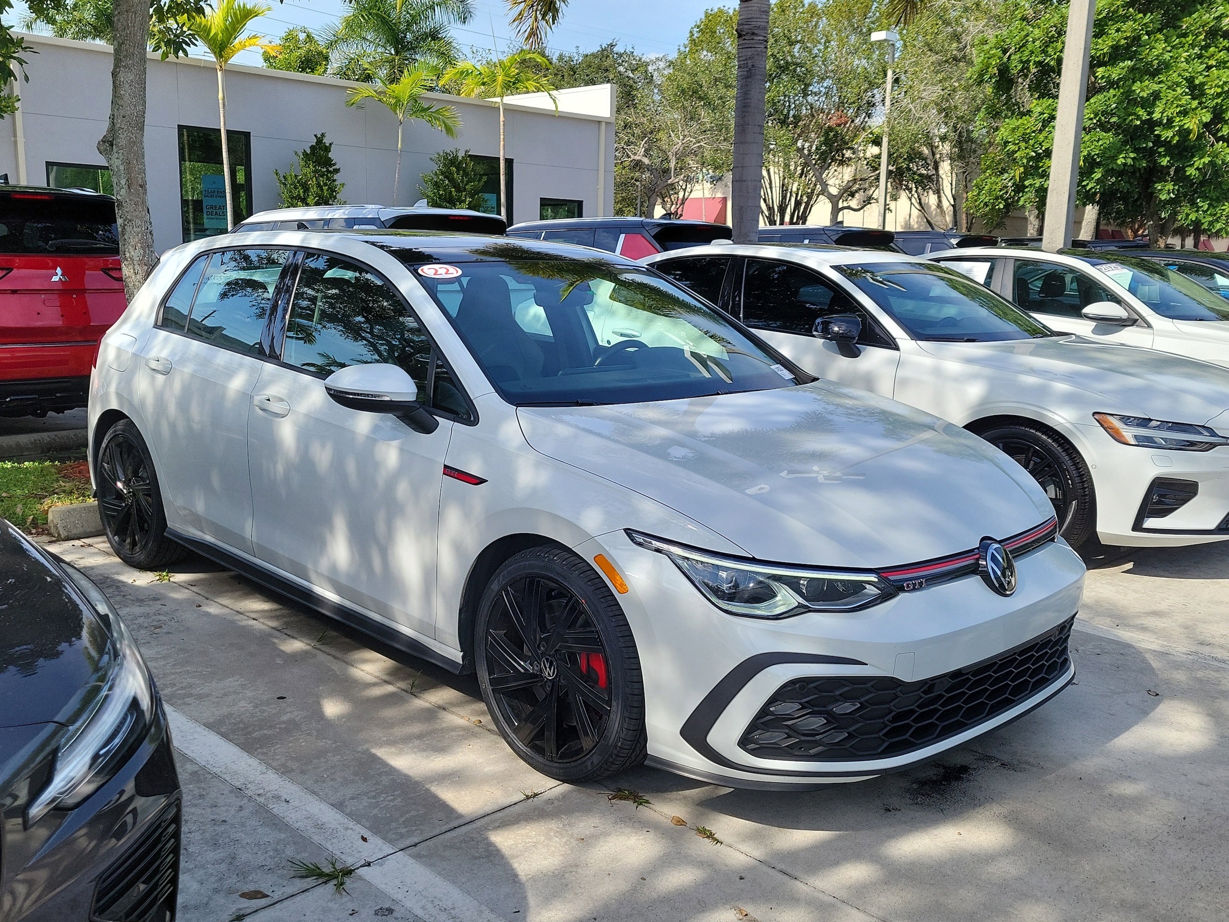 2022 Volkswagen Golf GTI SE's photo