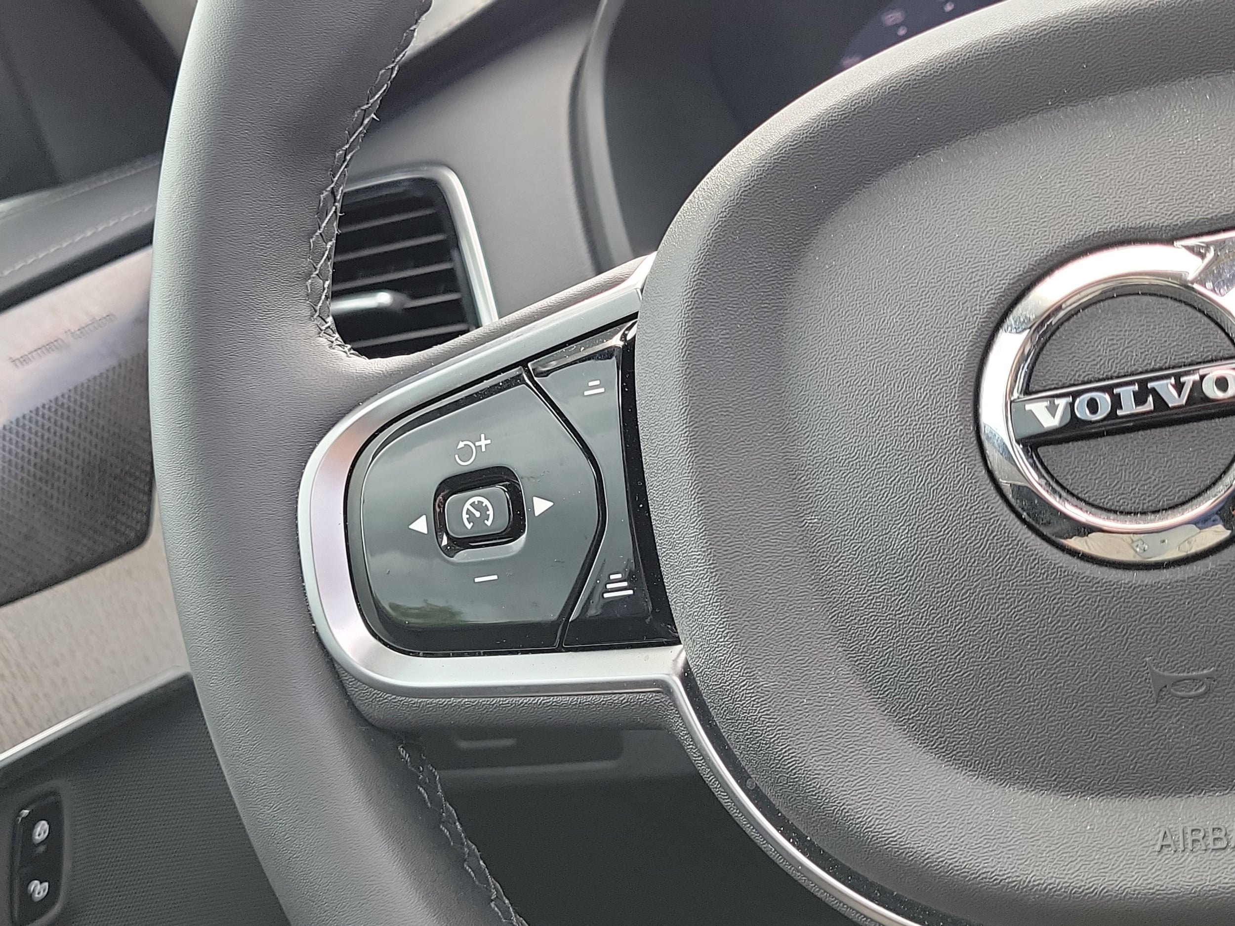 2025 Volvo XC90 Ultra - Photo 24