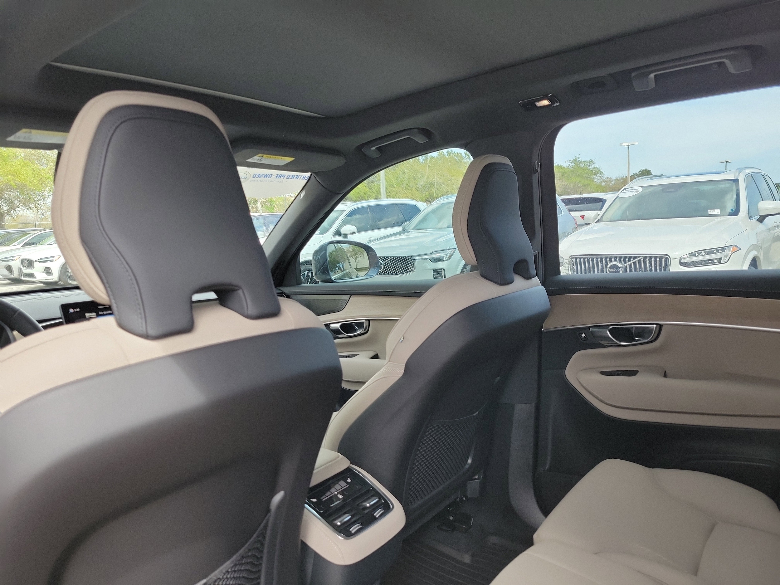 2026 Volvo XC90 Plus - Photo 17