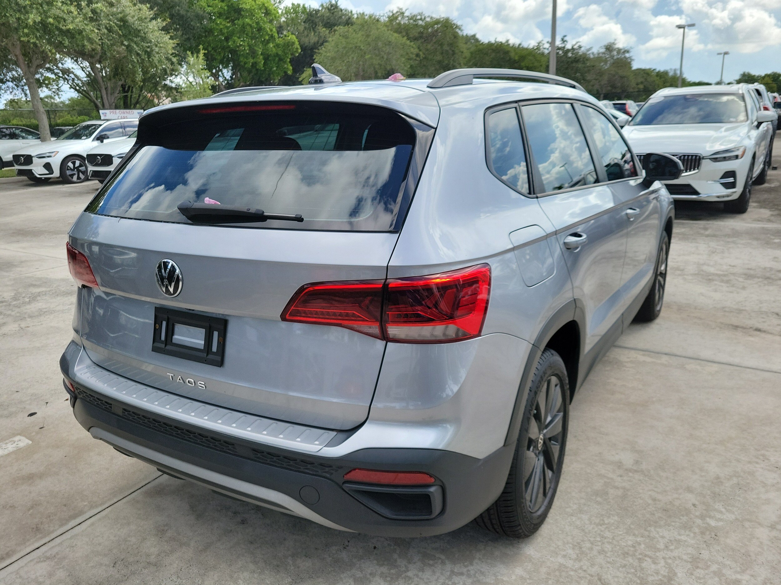 2023 Volkswagen Taos S - Photo 9