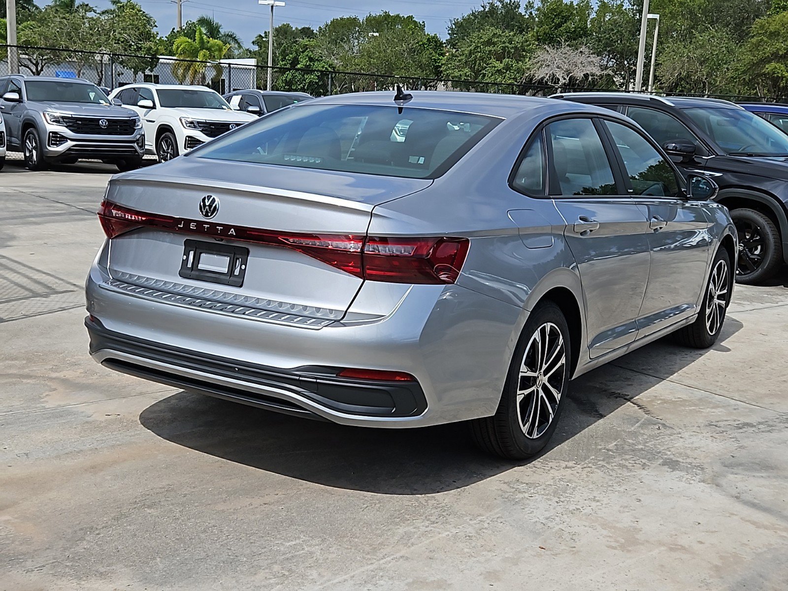 2025 Volkswagen Jetta 1.5T Sport photo 3