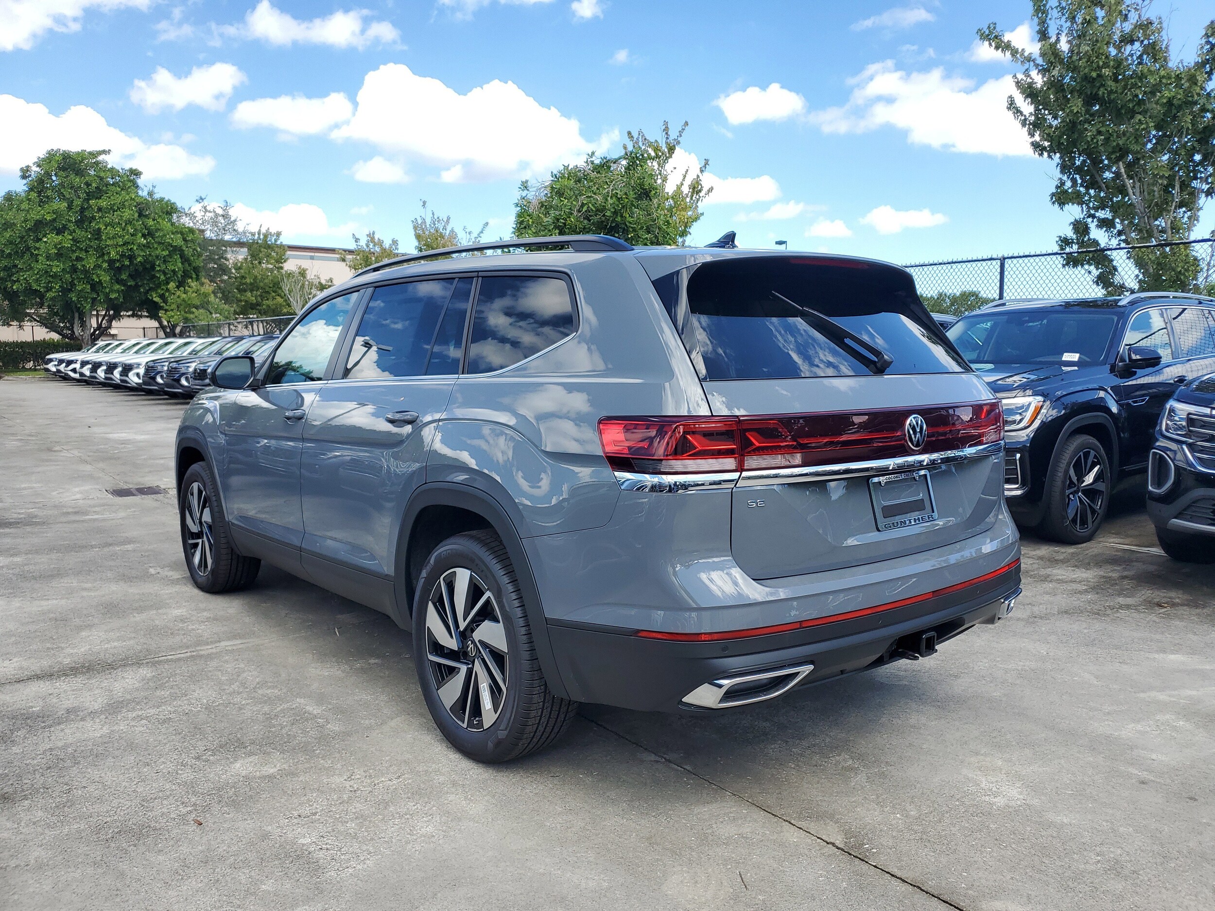 2026 Volkswagen Atlas SE Technology photo 4