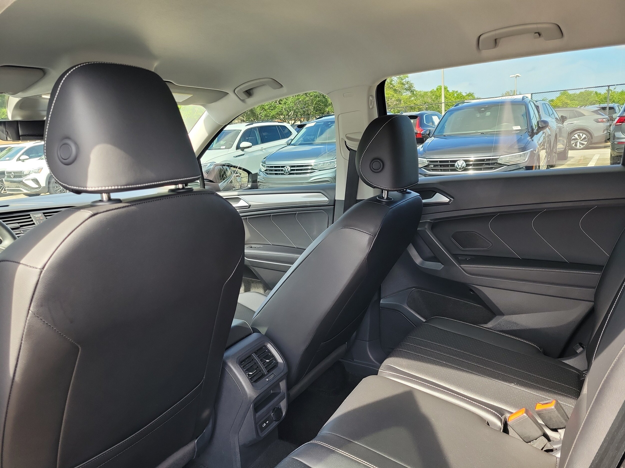 2024 Volkswagen Tiguan SE - Photo 11