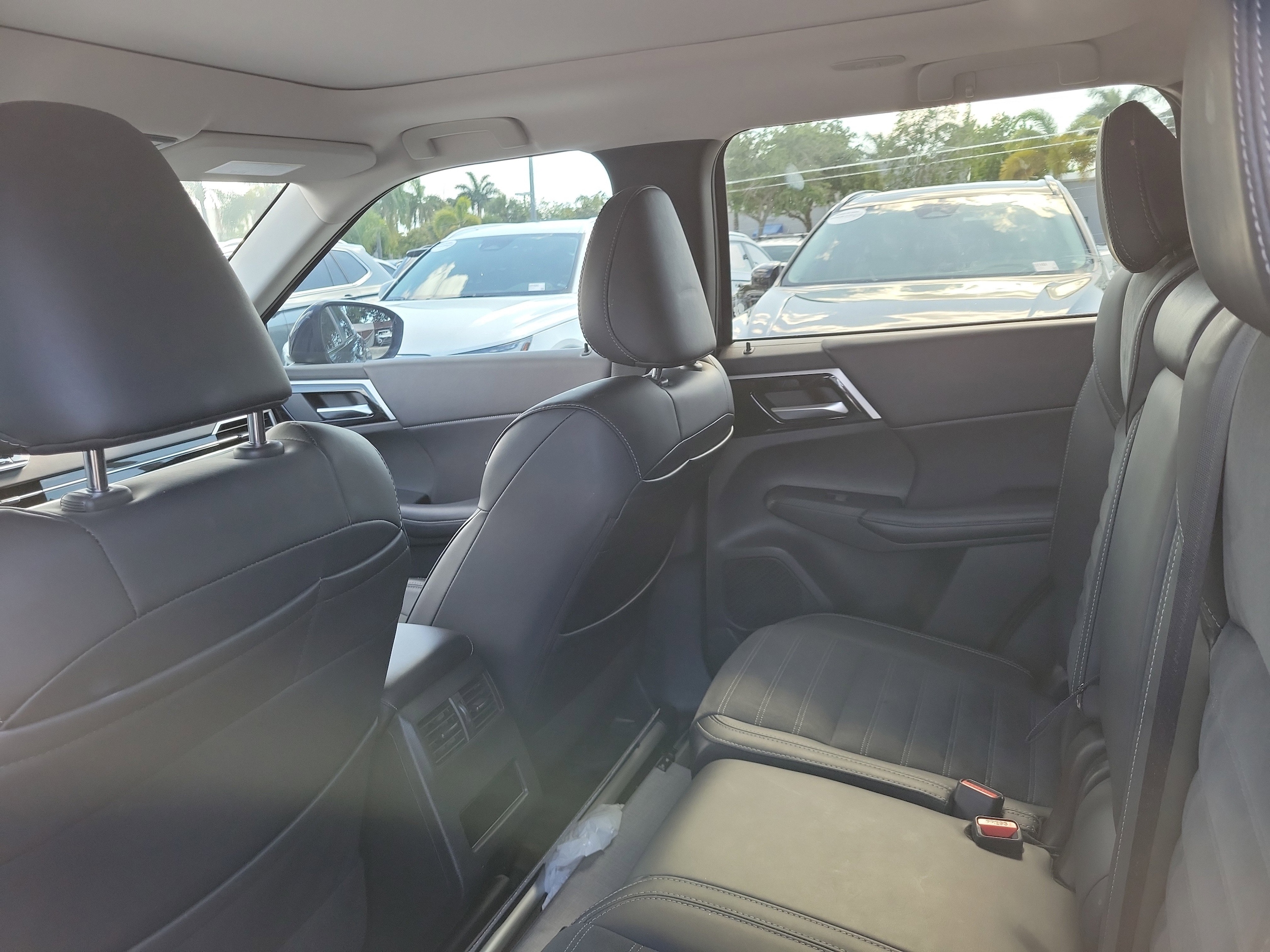2024 Mitsubishi Outlander SE - Photo 14